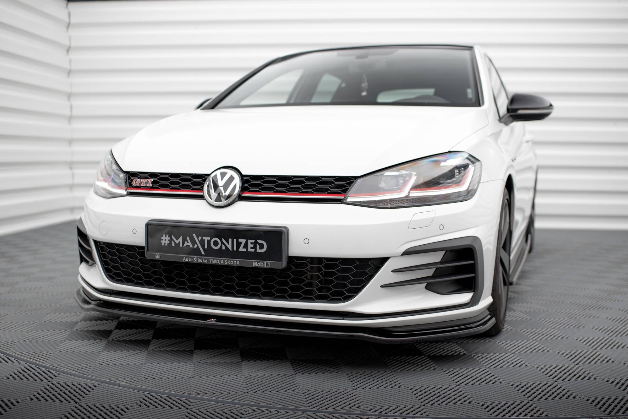 Maxton Design Splitter delantero V.2 para Volkswagen Golf GTI / GTD Mk7 Facelift - imagen 1