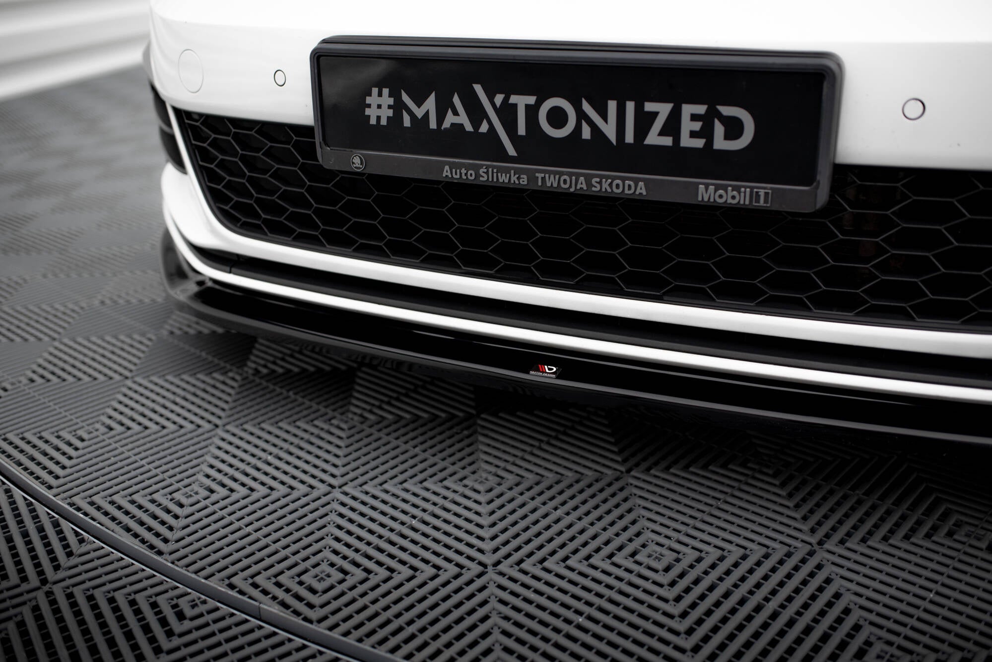 Maxton Design Splitter delantero V.2 para Volkswagen Golf GTI / GTD Mk7 Facelift - imagen 3