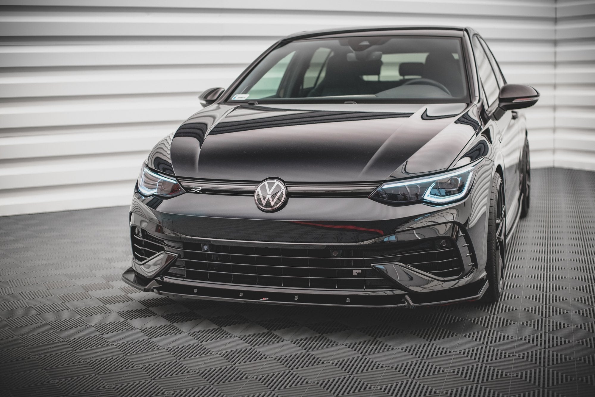 Maxton Design Splitter delantero V.2 para Volkswagen Golf R Hatchback / Variant Mk8 - imagen 1