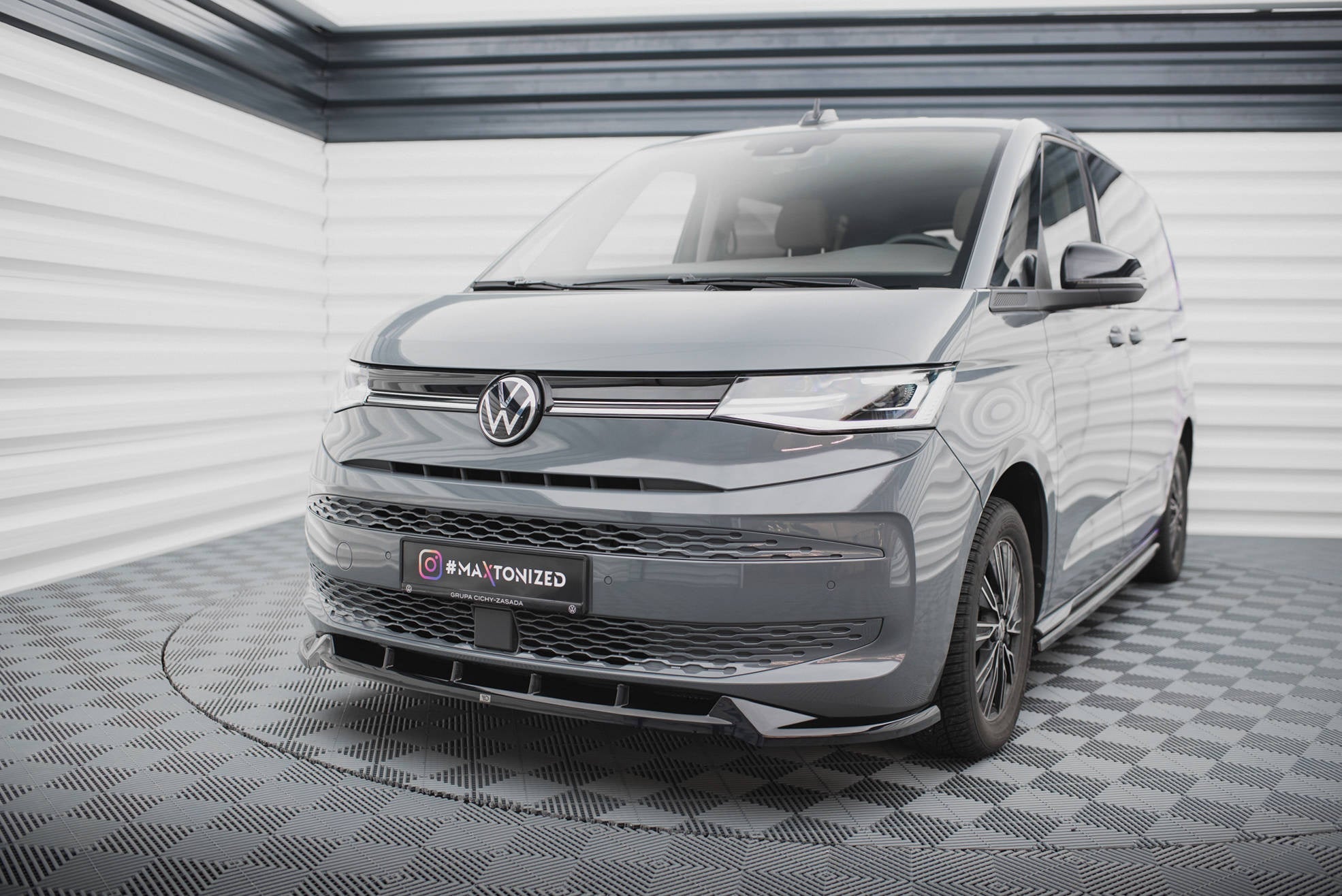 Maxton Design Splitter delantero para Volkswagen Multivan T7 - imagen 1
