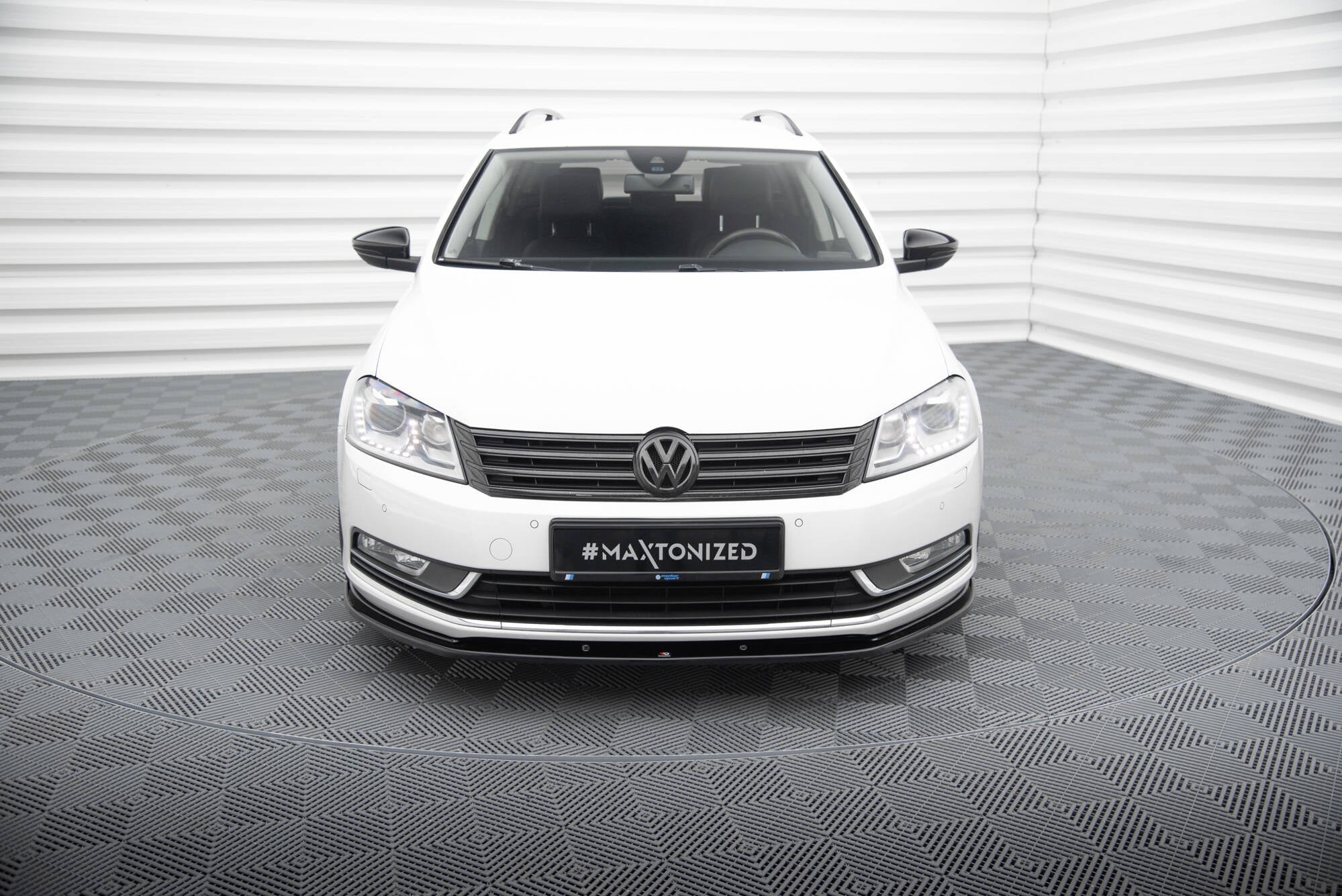 Maxton Design Splitter delantero V.2 para Volkswagen Passat B7 - imagen 2