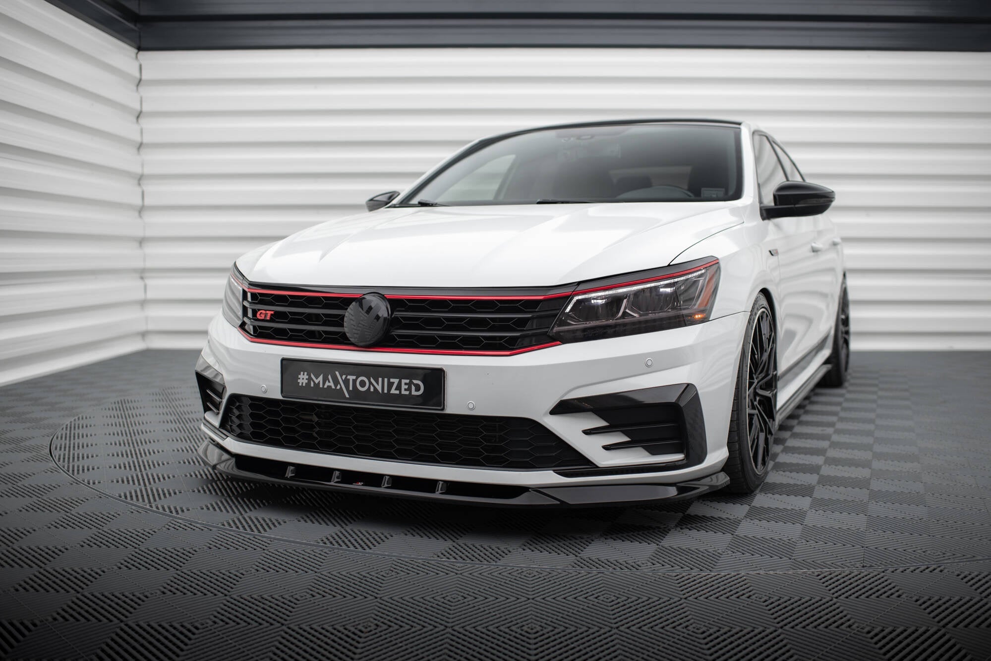Maxton Design Splitter delantero V.2 para Volkswagen Passat GT B8 Facelift USA - imagen 1