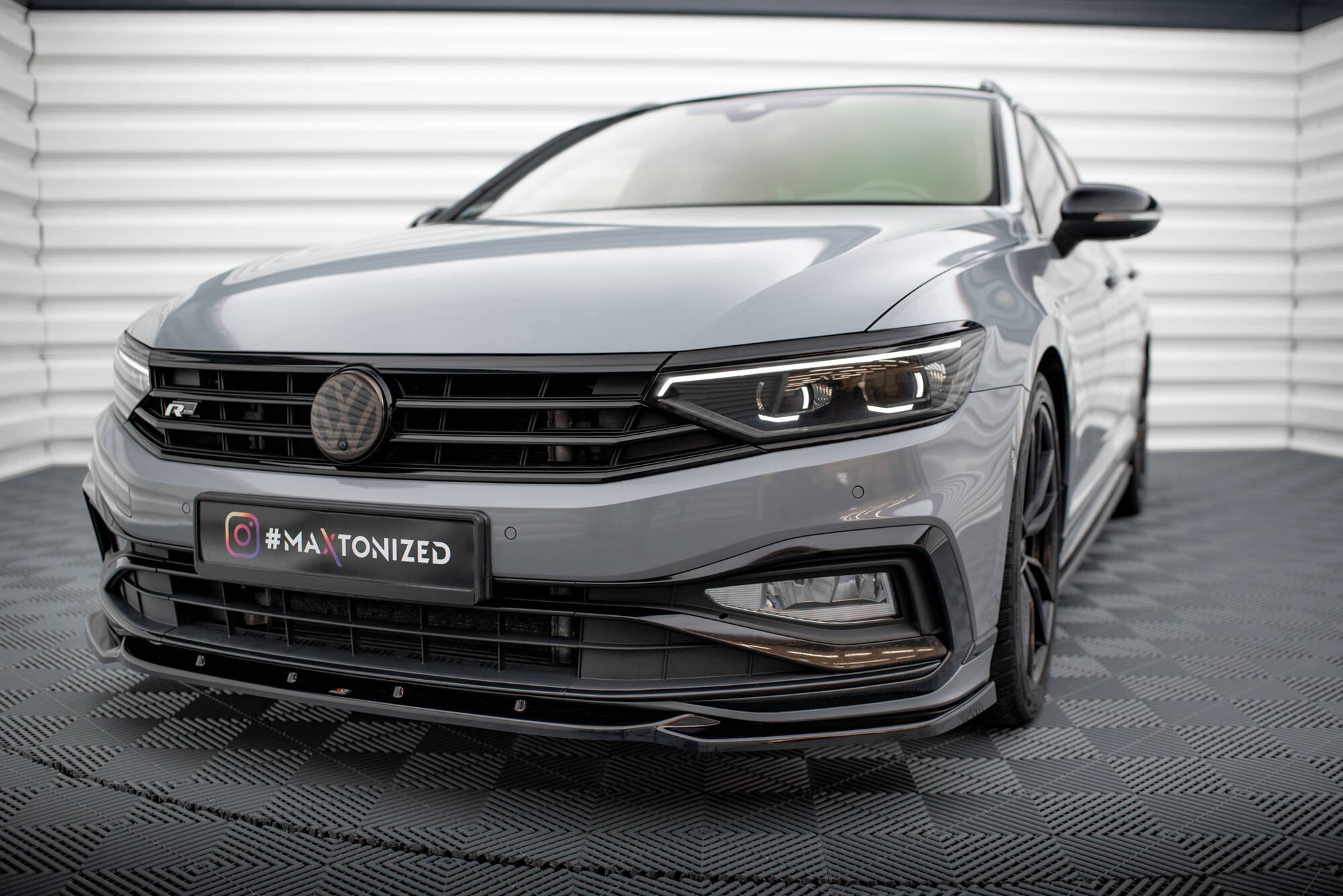 Maxton Design Splitter delantero V.2 para Volkswagen Passat R-Line B8 Facelift - imagen 1