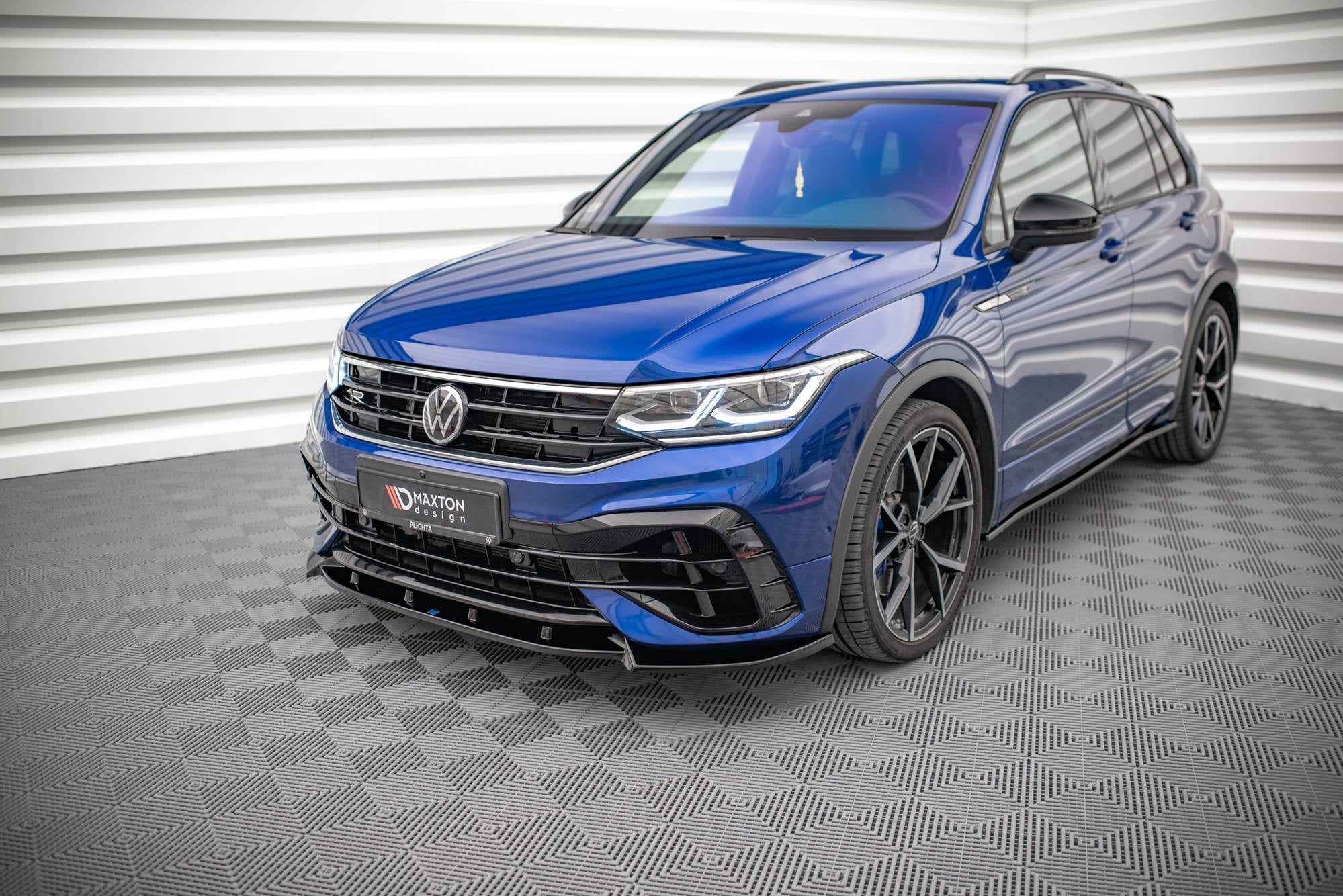 Maxton Design Splitter delantero V.2 para Volkswagen Tiguan R / R-Line Mk2 Facelift - imagen 1