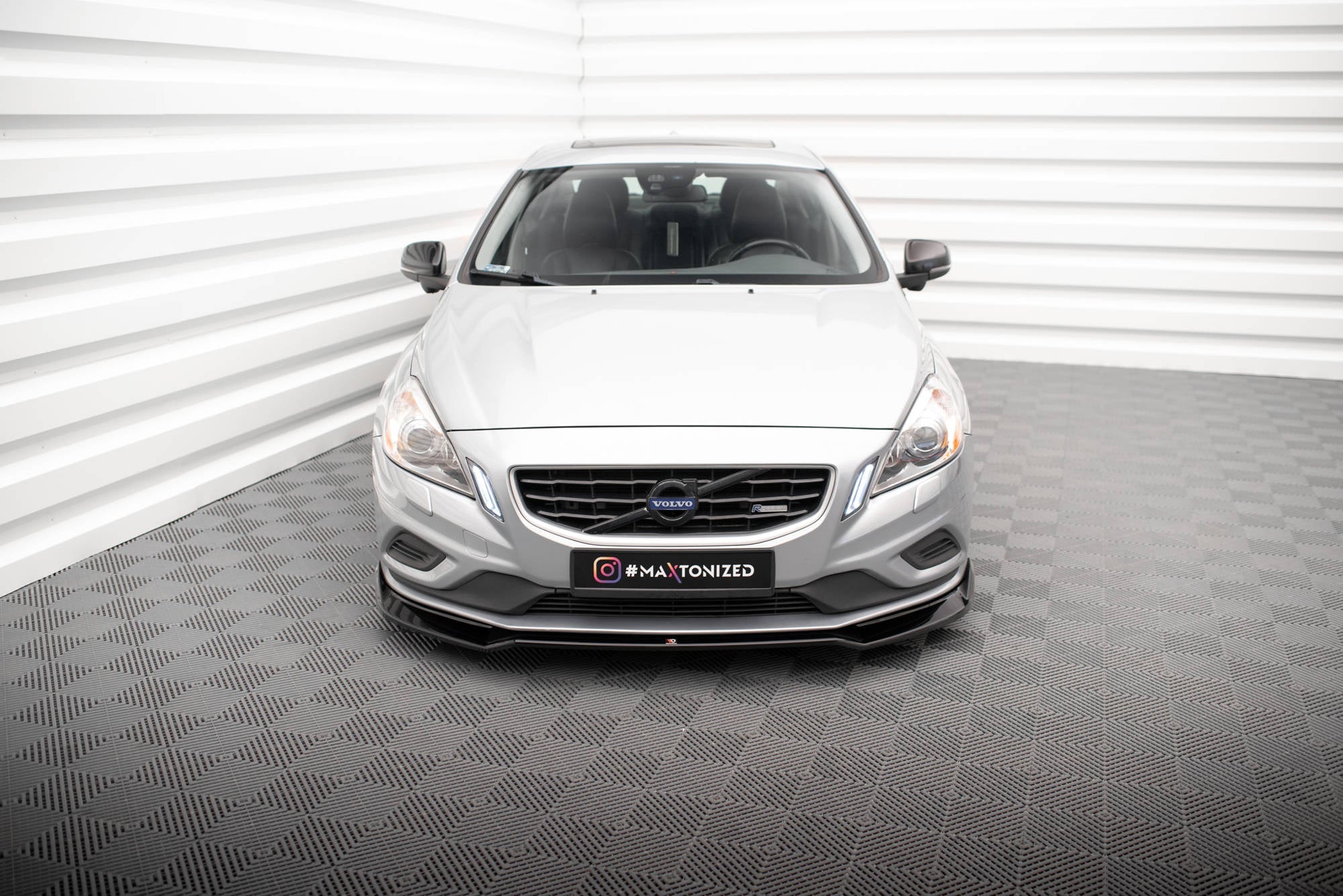 Maxton Design Splitter delantero V.2 para Volvo S60 R-Design Mk2 - imagen 2
