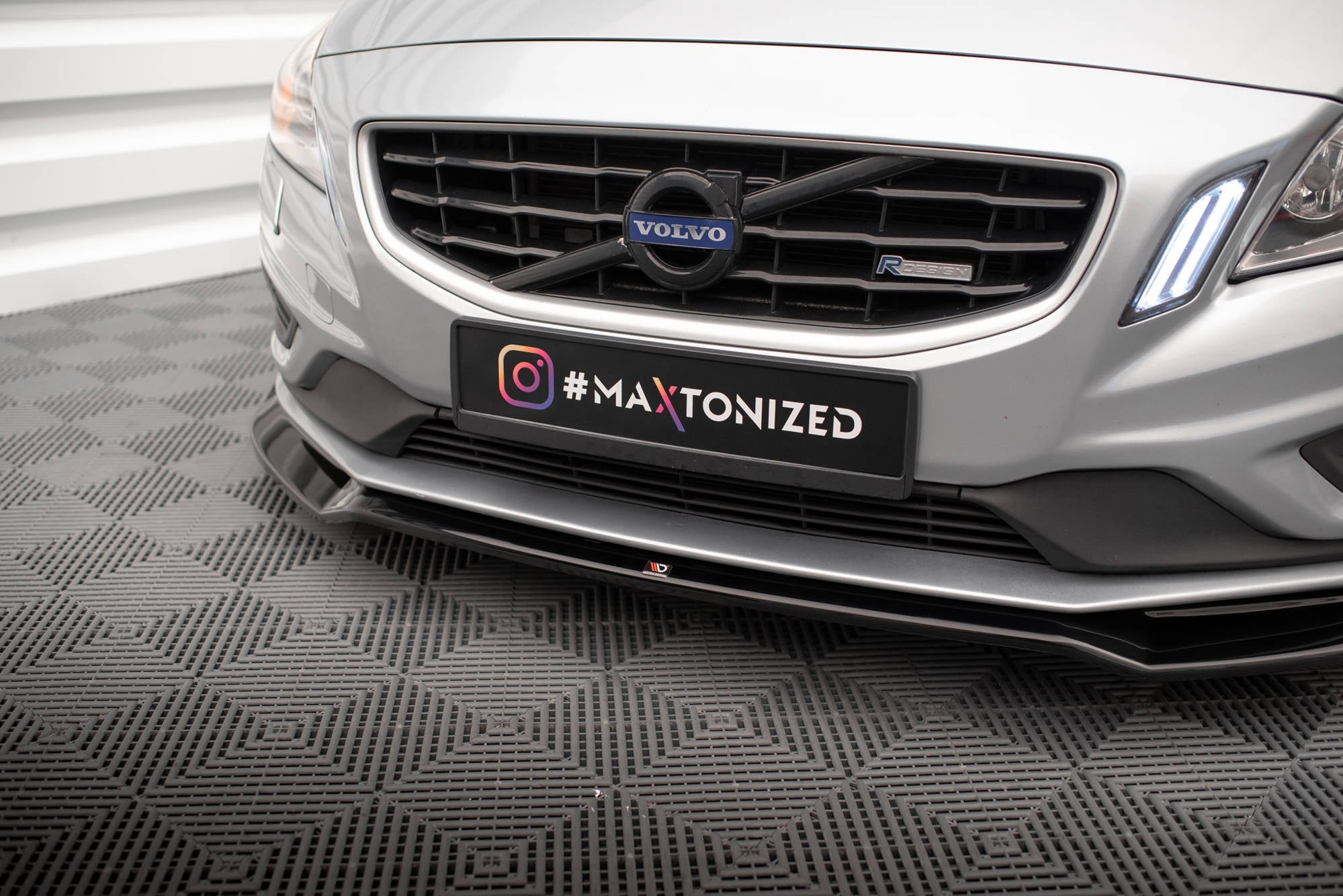 Maxton Design Splitter delantero V.2 para Volvo S60 R-Design Mk2 - imagen 3