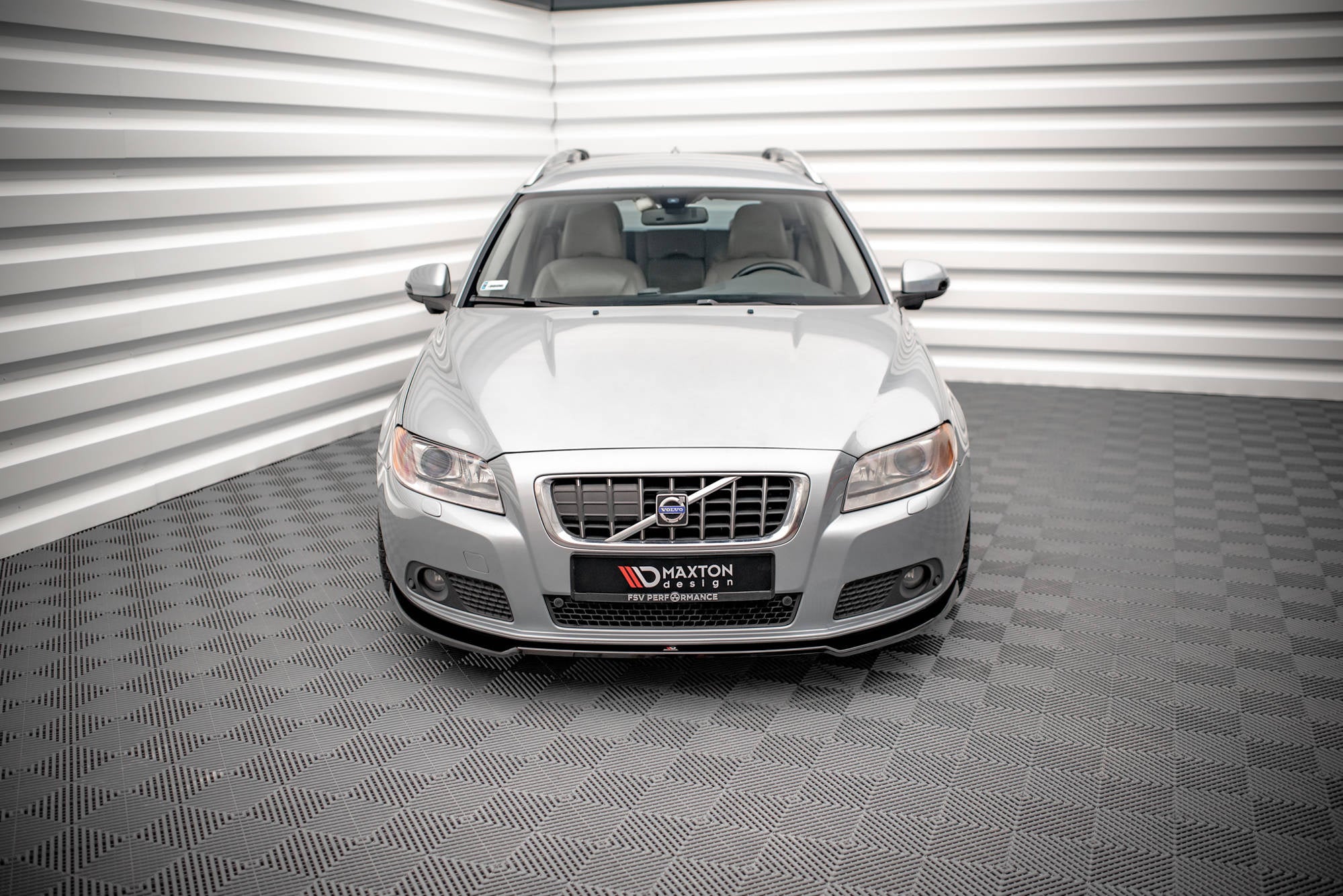Maxton Design Splitter delantero V.2 para Volvo V70 Mk3 - imagen 2