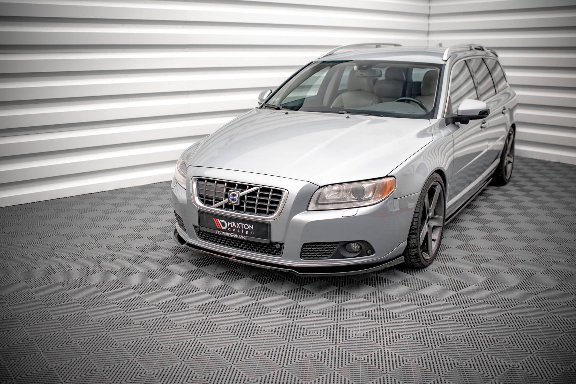 Maxton Design Splitter delantero V.2 para Volvo V70 Mk3 - imagen 1