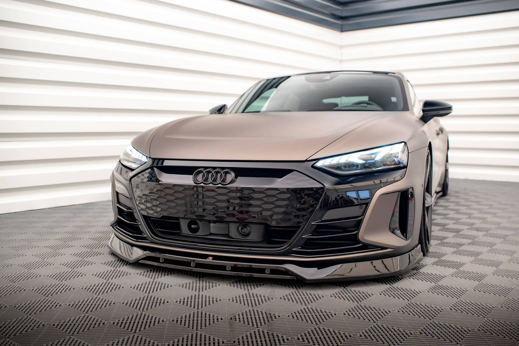Maxton Design Splitter delantero V.3 para Audi e-Tron GT / RS GT Mk1 - imagen 1