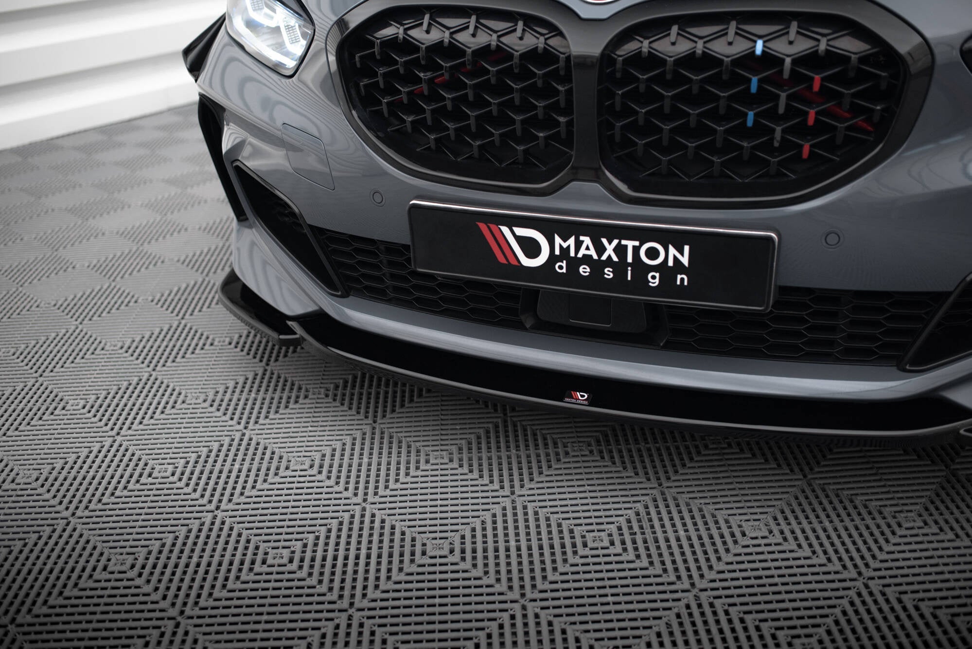 Maxton Design Splitter delantero V.3 para BMW 1 M-Pack/ M135i / 128ti F40 - imagen 3