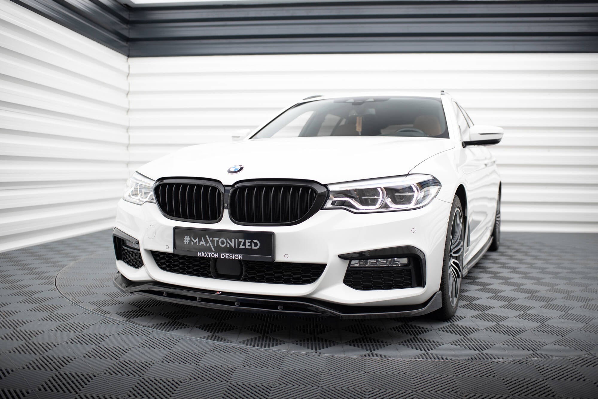 Maxton Design Splitter delantero V.3 para BMW 5 M-Pack G30 / G31 - imagen 1