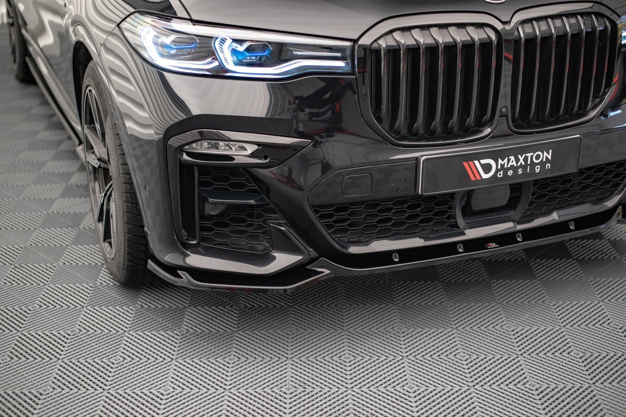 Maxton Design Splitter delantero V.3 para BMW X7 M-Pack G07 - imagen 2