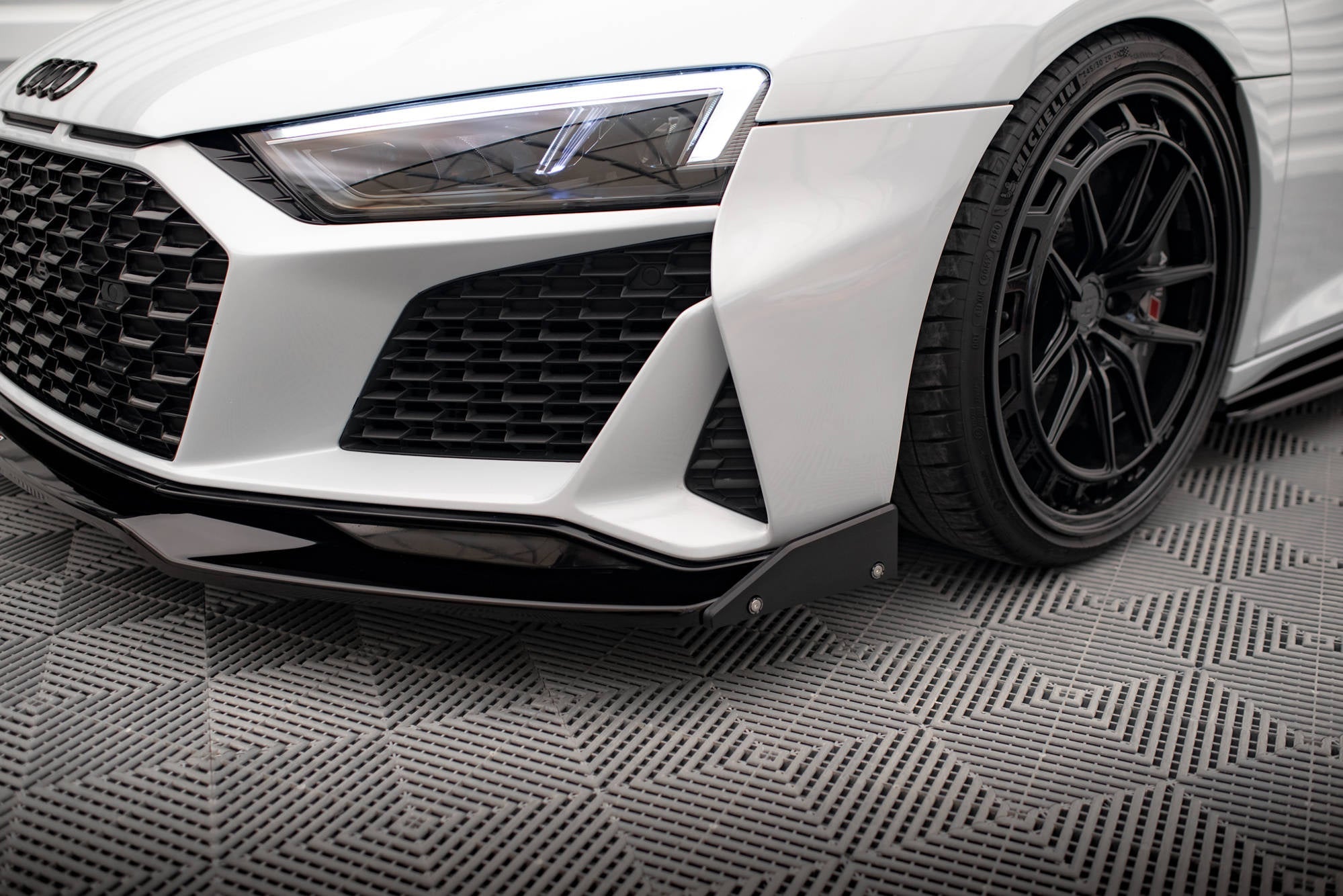 Maxton Design Splitter delantero V.3 + Flaps para Audi R8 Mk2 Facelift - imagen 3