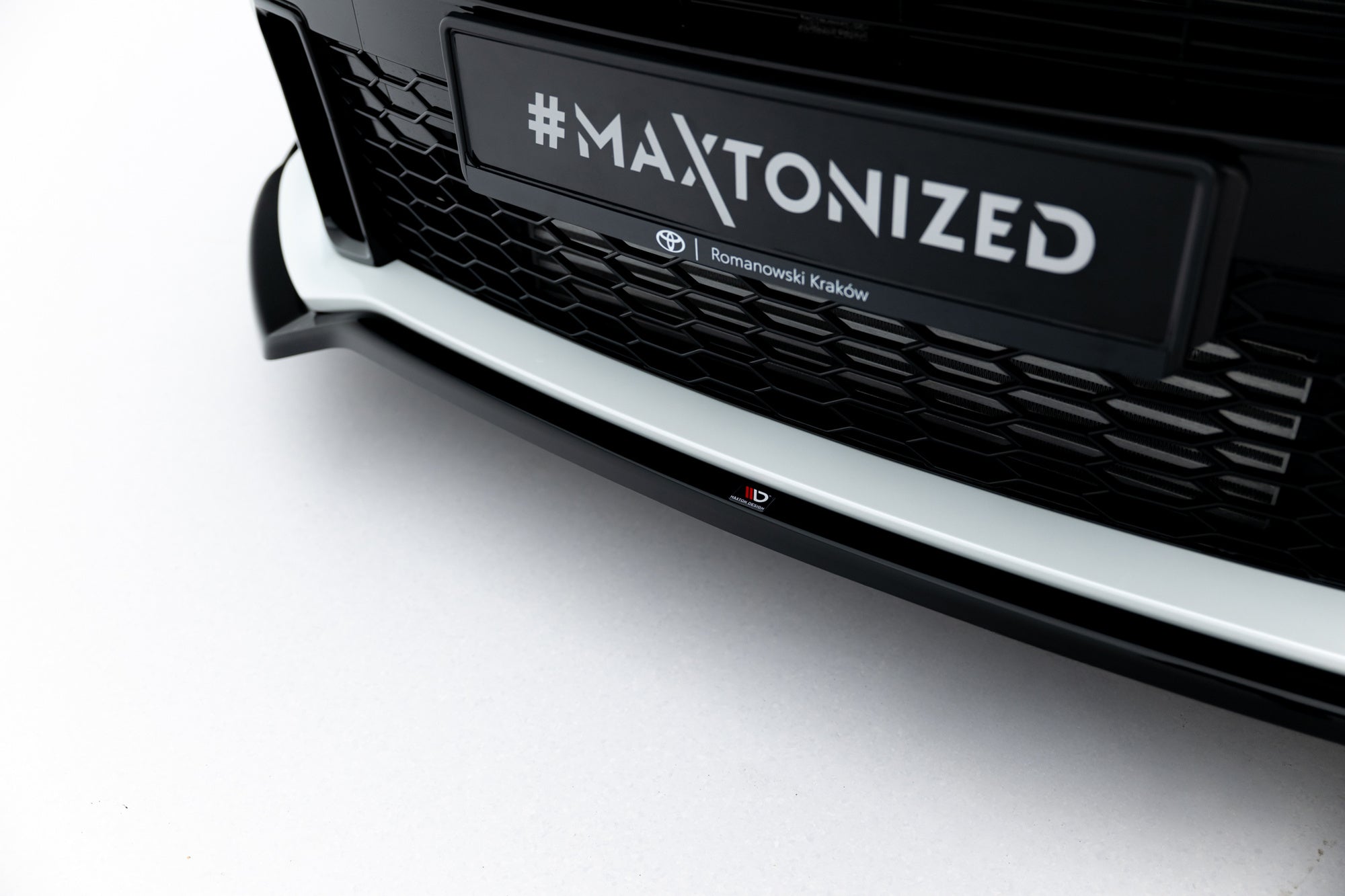 Maxton Design Splitter delantero V.3 + Flaps para Toyota GR Yaris Mk4 - imagen 3
