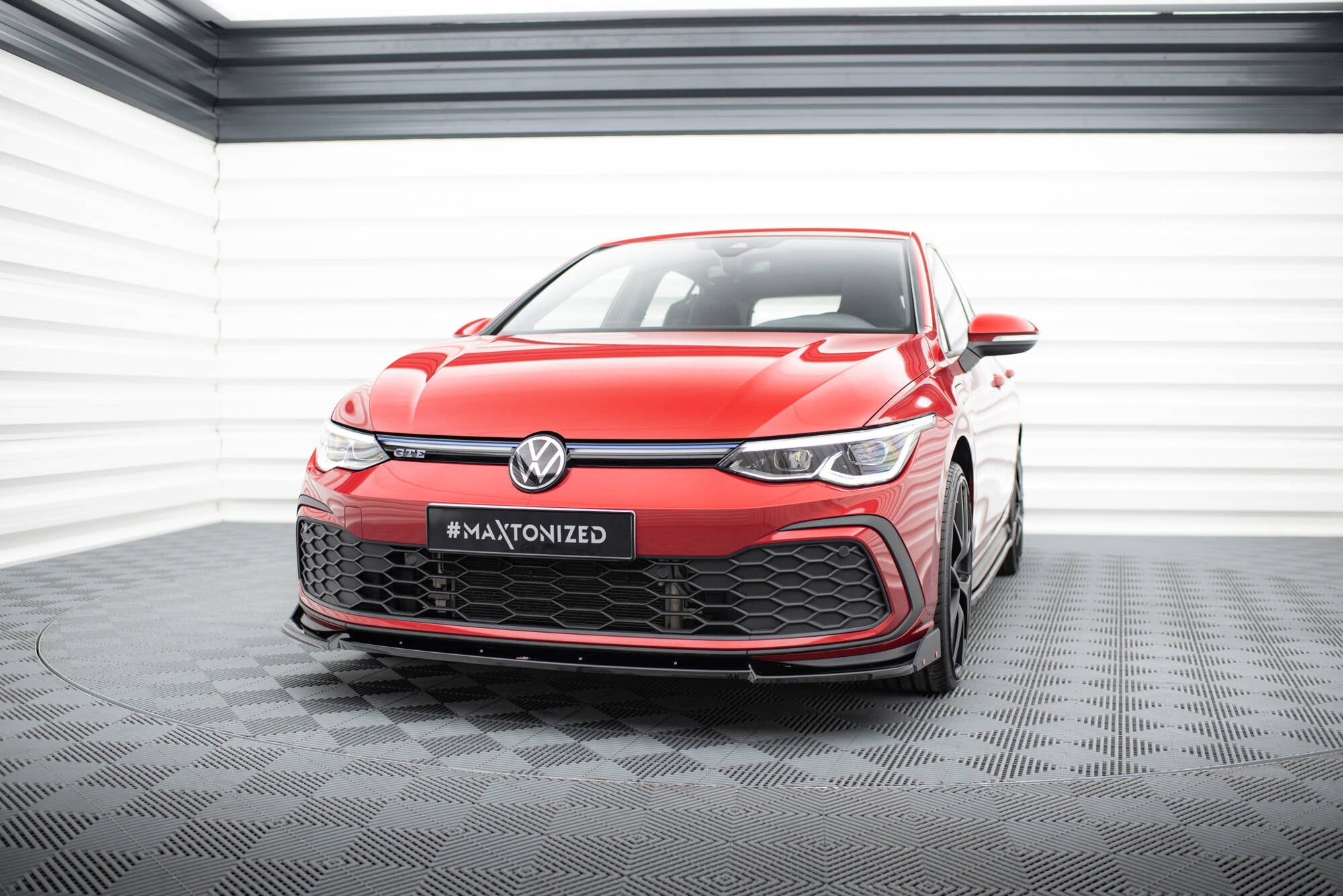 Maxton Design Splitter delantero V.3 + Flaps para Volkswagen Golf GTI / GTE / GTD / R-Line Mk8 - imagen 1