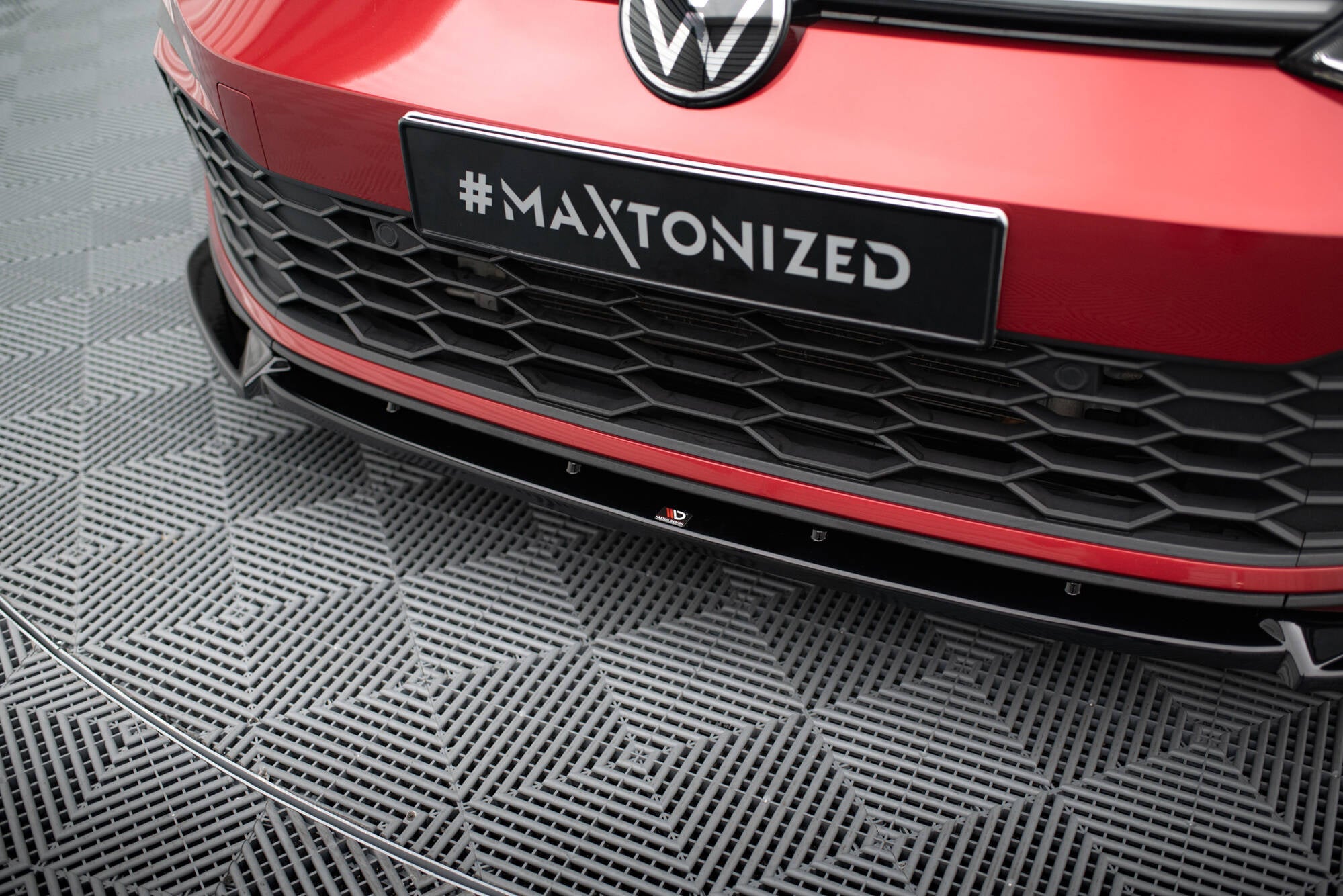Maxton Design Splitter delantero V.3 + Flaps para Volkswagen Golf GTI / GTE / GTD / R-Line Mk8 - imagen 3