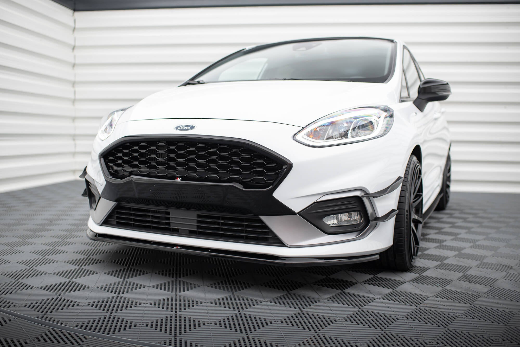 Maxton Design Splitter delantero V.3 para Ford Fiesta Mk8 ST / ST-Line - imagen 1