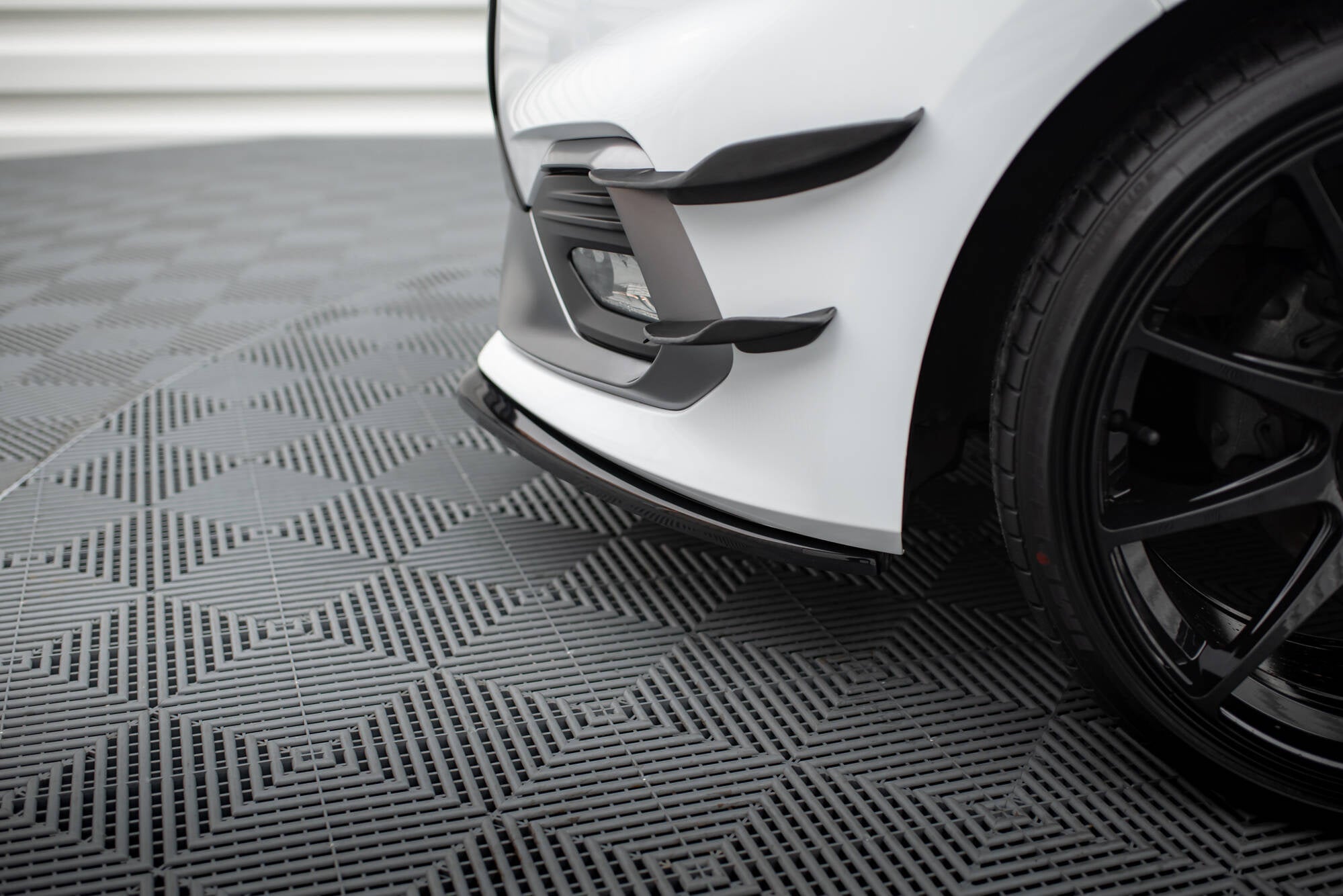 Maxton Design Splitter delantero V.3 para Ford Fiesta Mk8 ST / ST-Line - imagen 5
