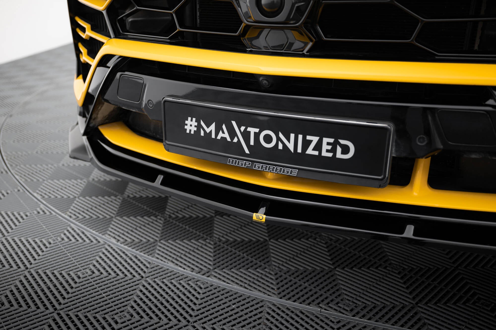 Maxton Design Splitter delantero V.3 para Lamborghini Urus Mk1 - imagen 3