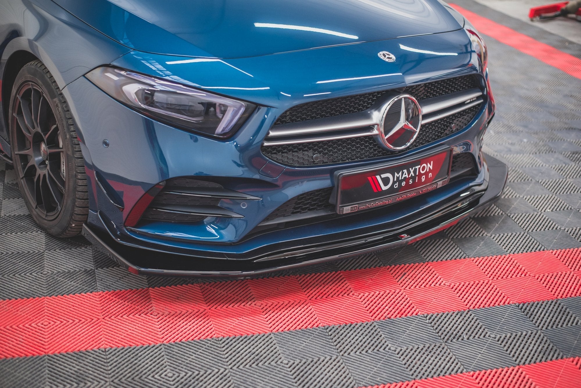 Maxton Design Splitter delantero V.3 para Mercedes A35 AMG Aero W177 - imagen 3