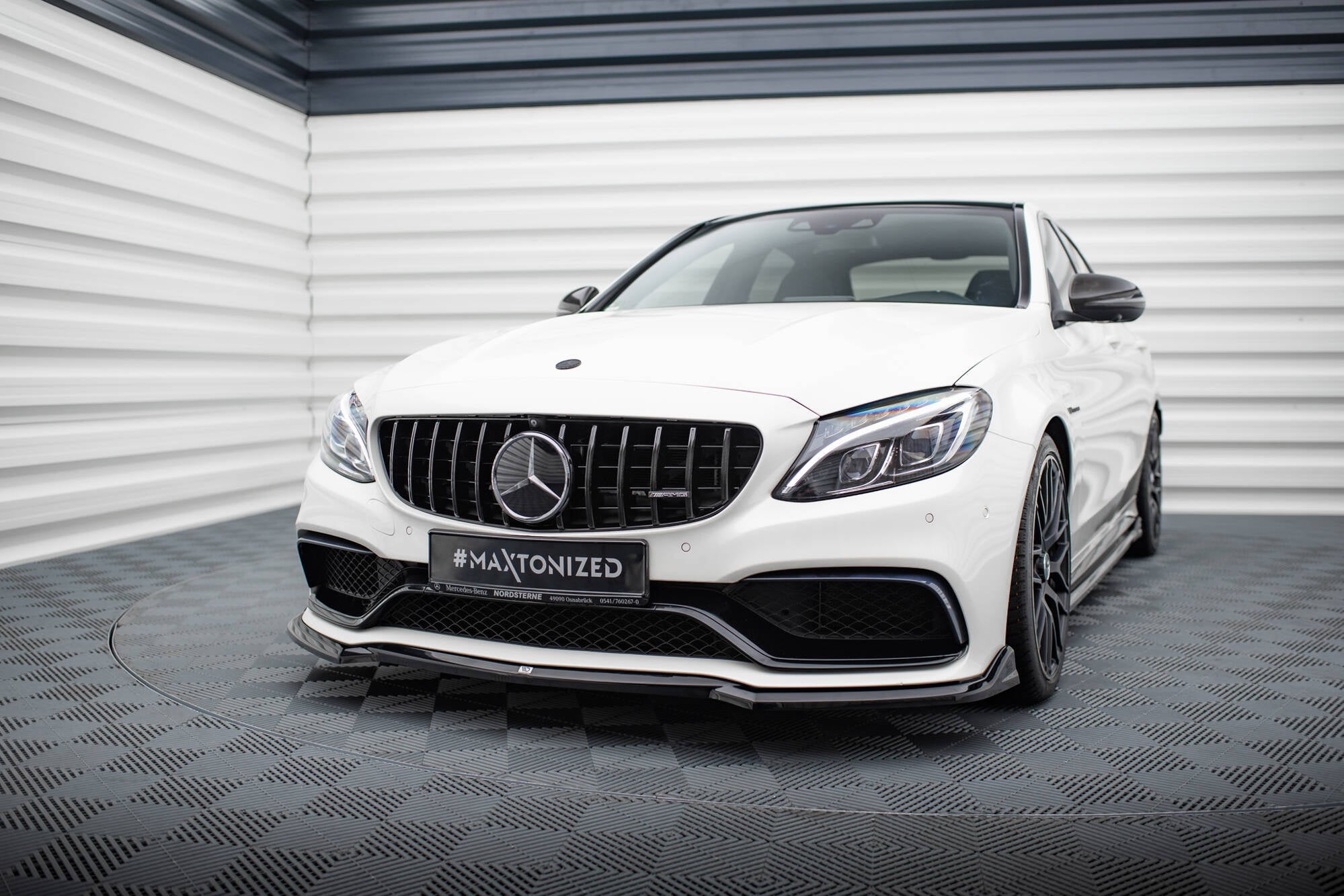 Maxton Design Splitter delantero V.3 para Mercedes-AMG C63 Sedan / Estate W205 / S205 - imagen 1