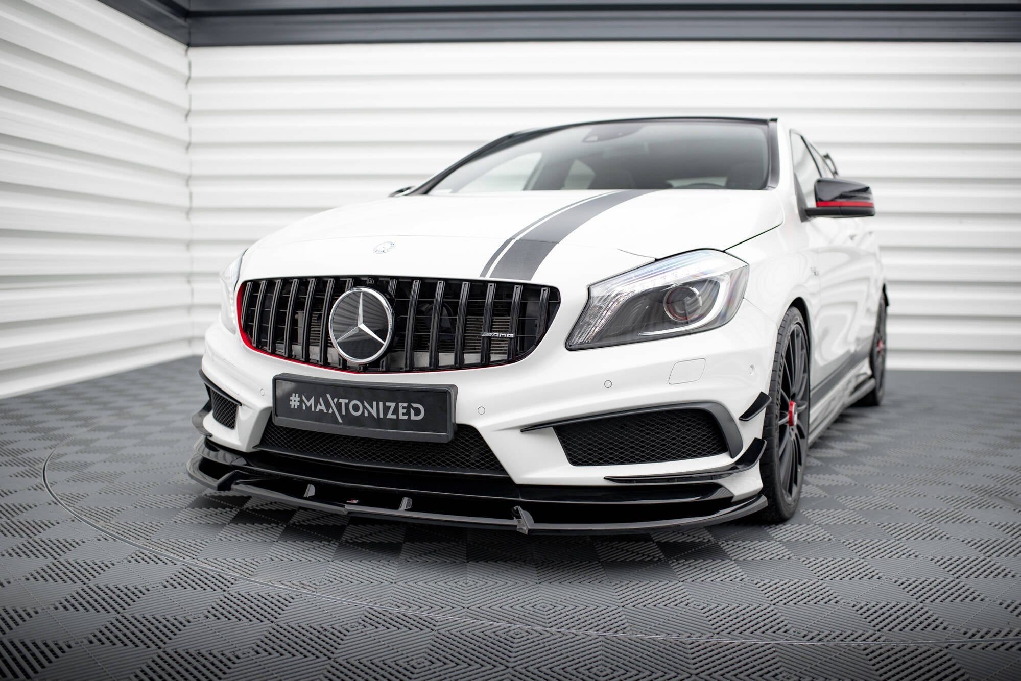 Maxton Design Splitter delantero V.3 para Mercedes-Benz A45 AMG W176 - imagen 1