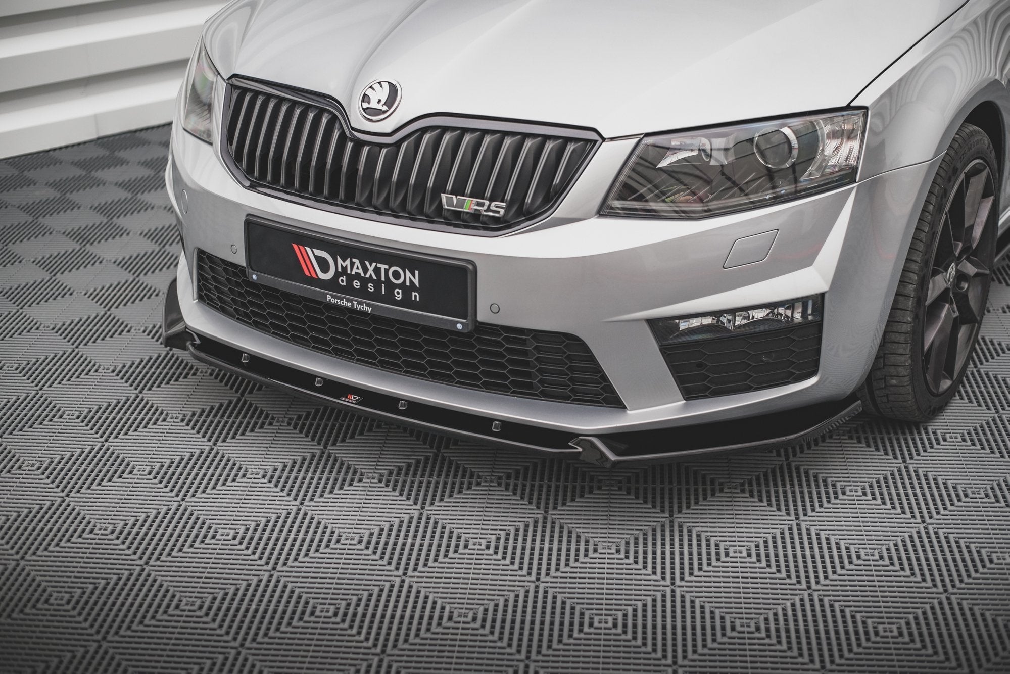 Maxton Design Splitter delantero V.3 para Skoda Octavia RS Mk3 - imagen 3