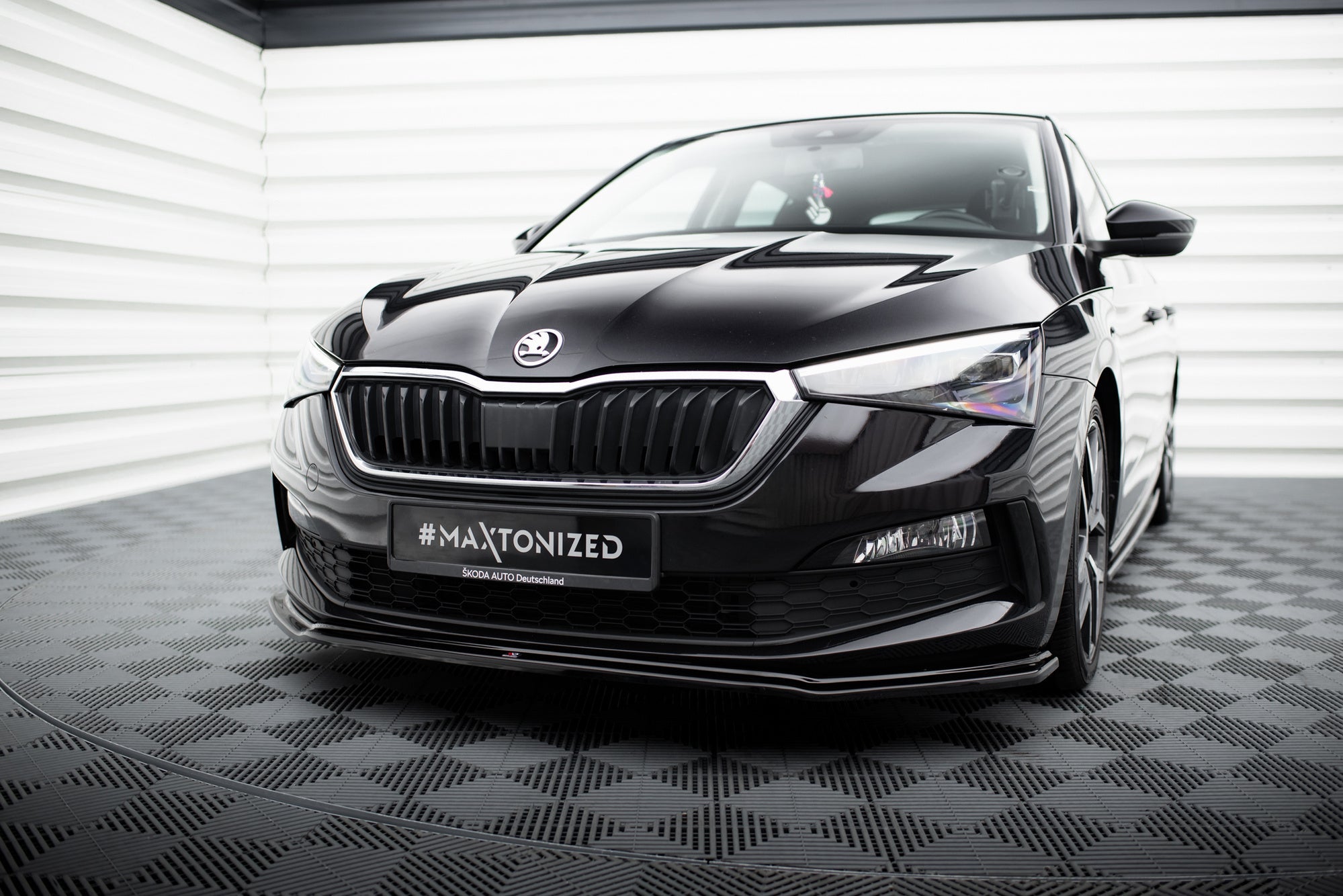 Maxton Design Splitter delantero V.3 para Skoda Scala - imagen 1