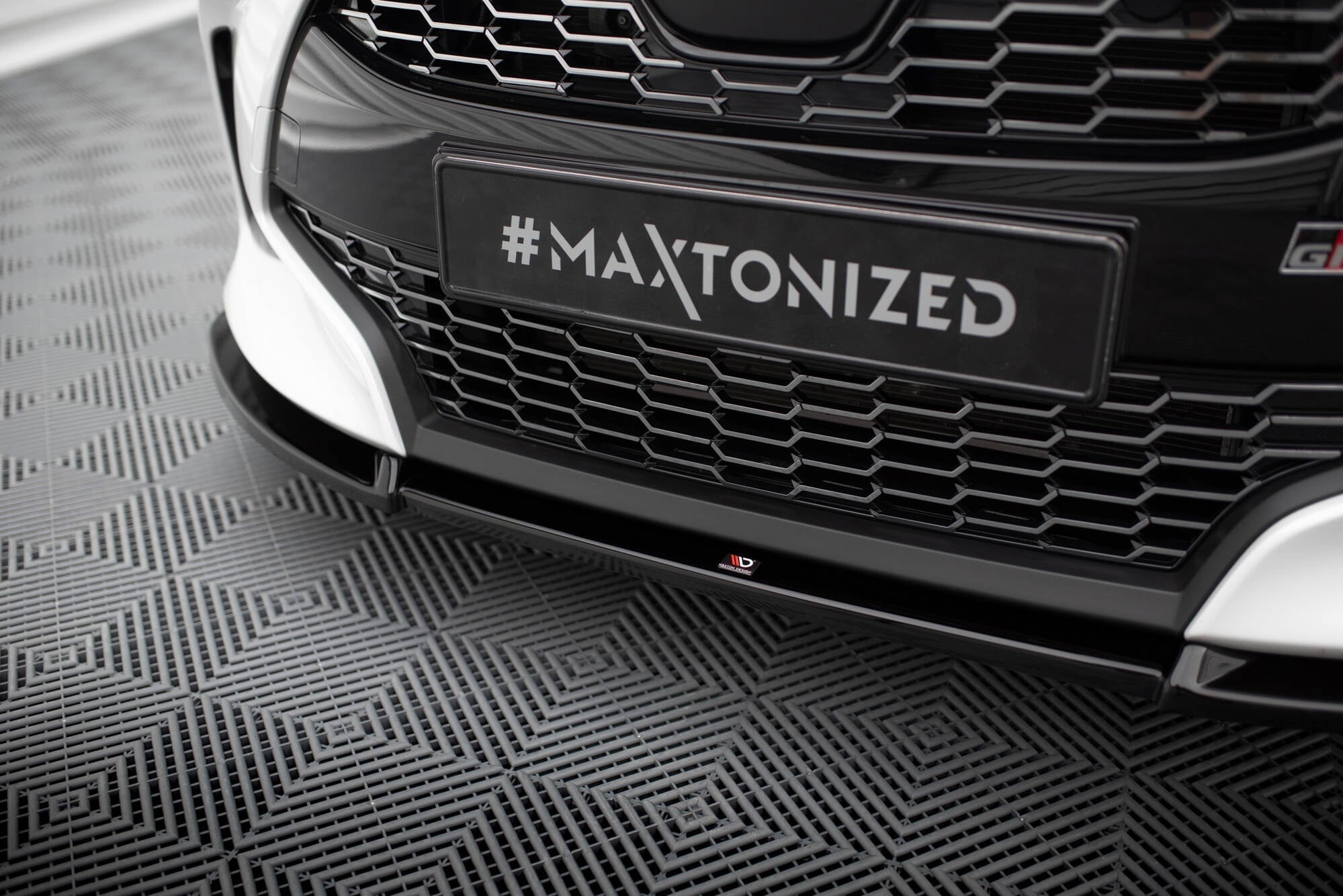 Maxton Design Splitter delantero V.3 para Toyota Yaris Mk4 - imagen 3