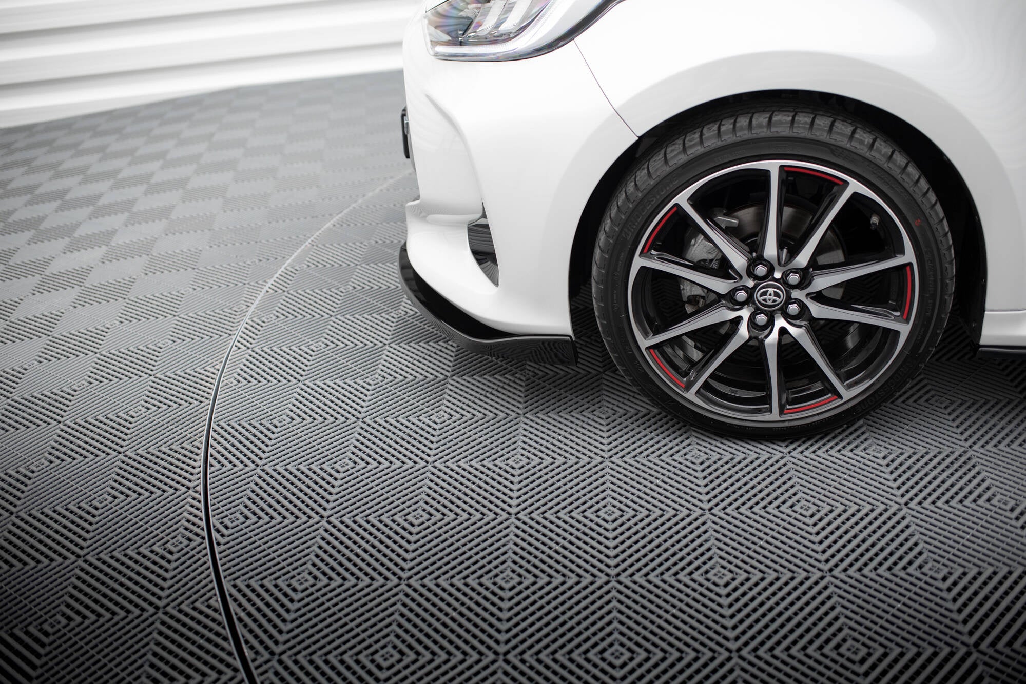 Maxton Design Splitter delantero V.3 para Toyota Yaris Mk4 - imagen 5