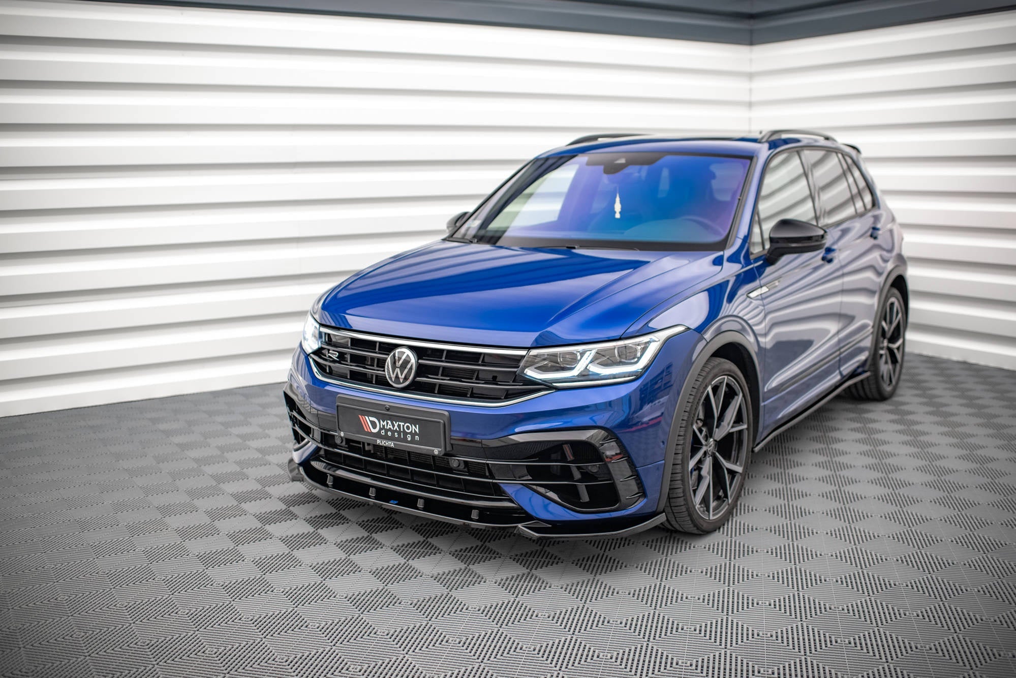 Maxton Design Splitter delantero V.3 para Volkswagen Tiguan R / R-Line Mk2 Facelift - imagen 1