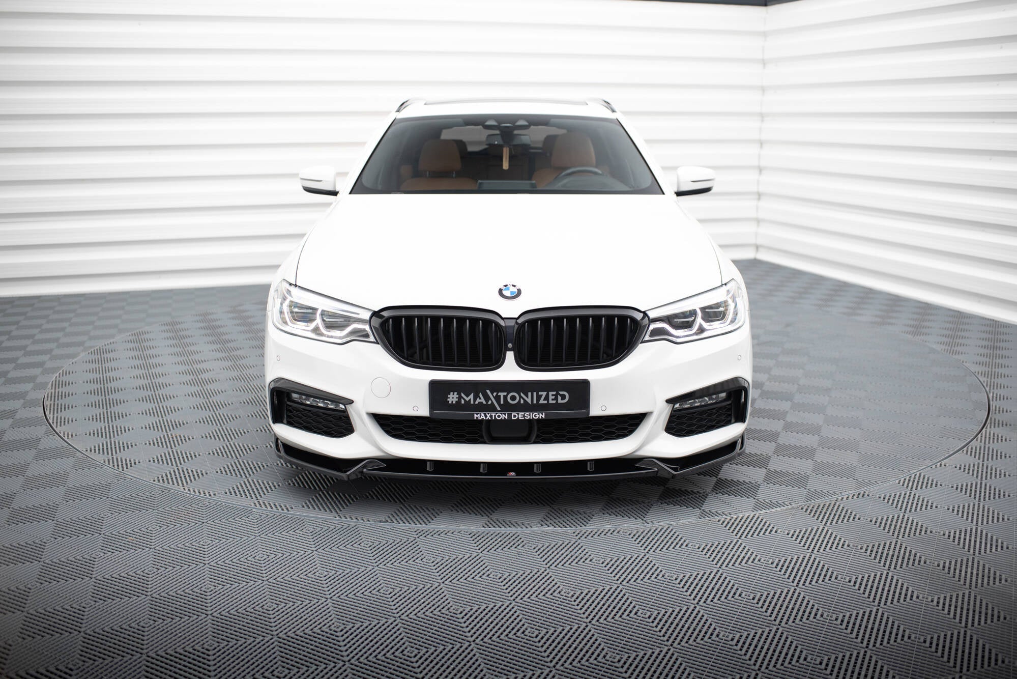 Maxton Design Splitter delantero V.4 para BMW 5 M-Pack / M550d / M550i G30/ G31 M-Pack - imagen 2