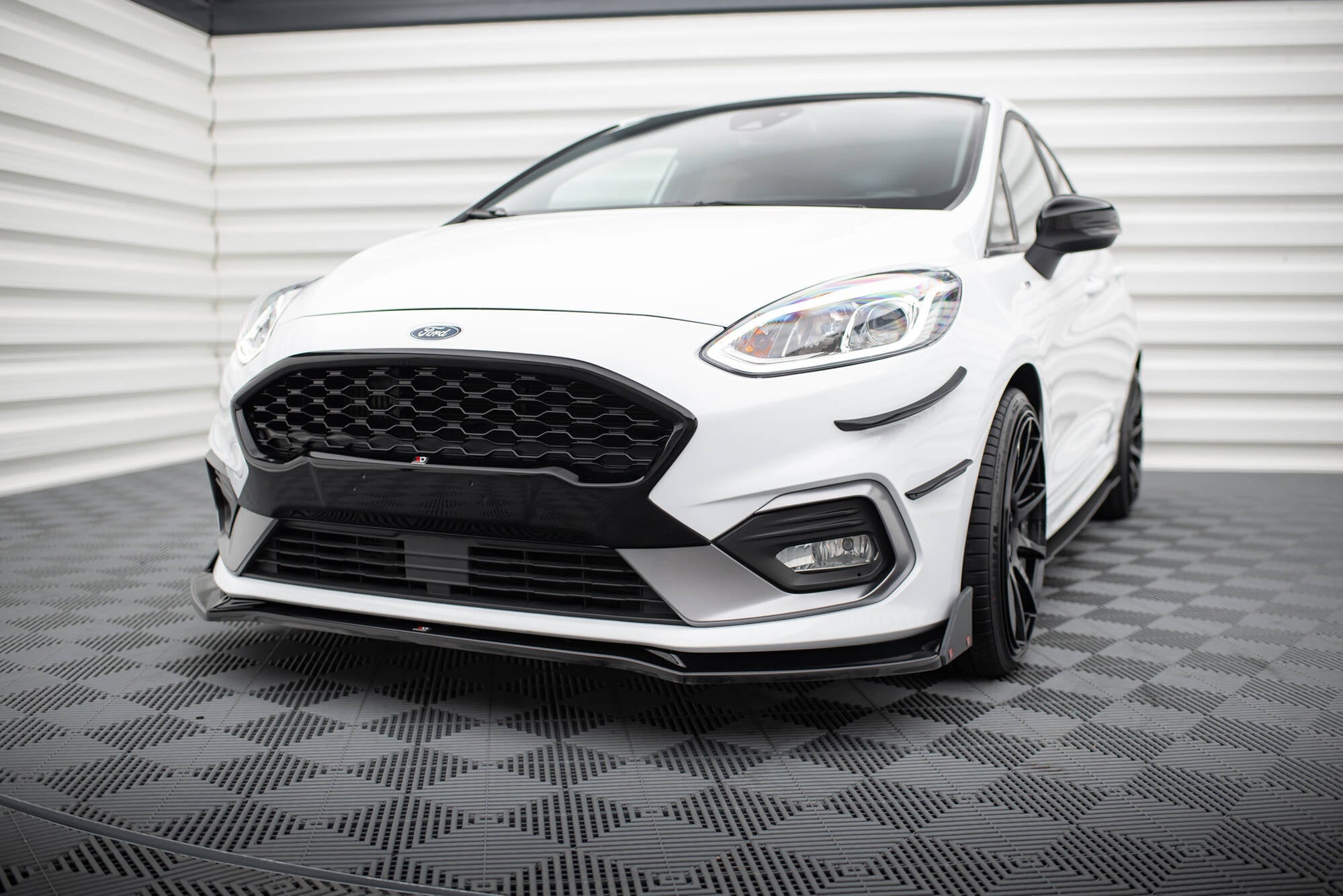 Maxton Design Splitter delantero V.4 + Flaps para Ford Fiesta ST / ST-Line - imagen 1