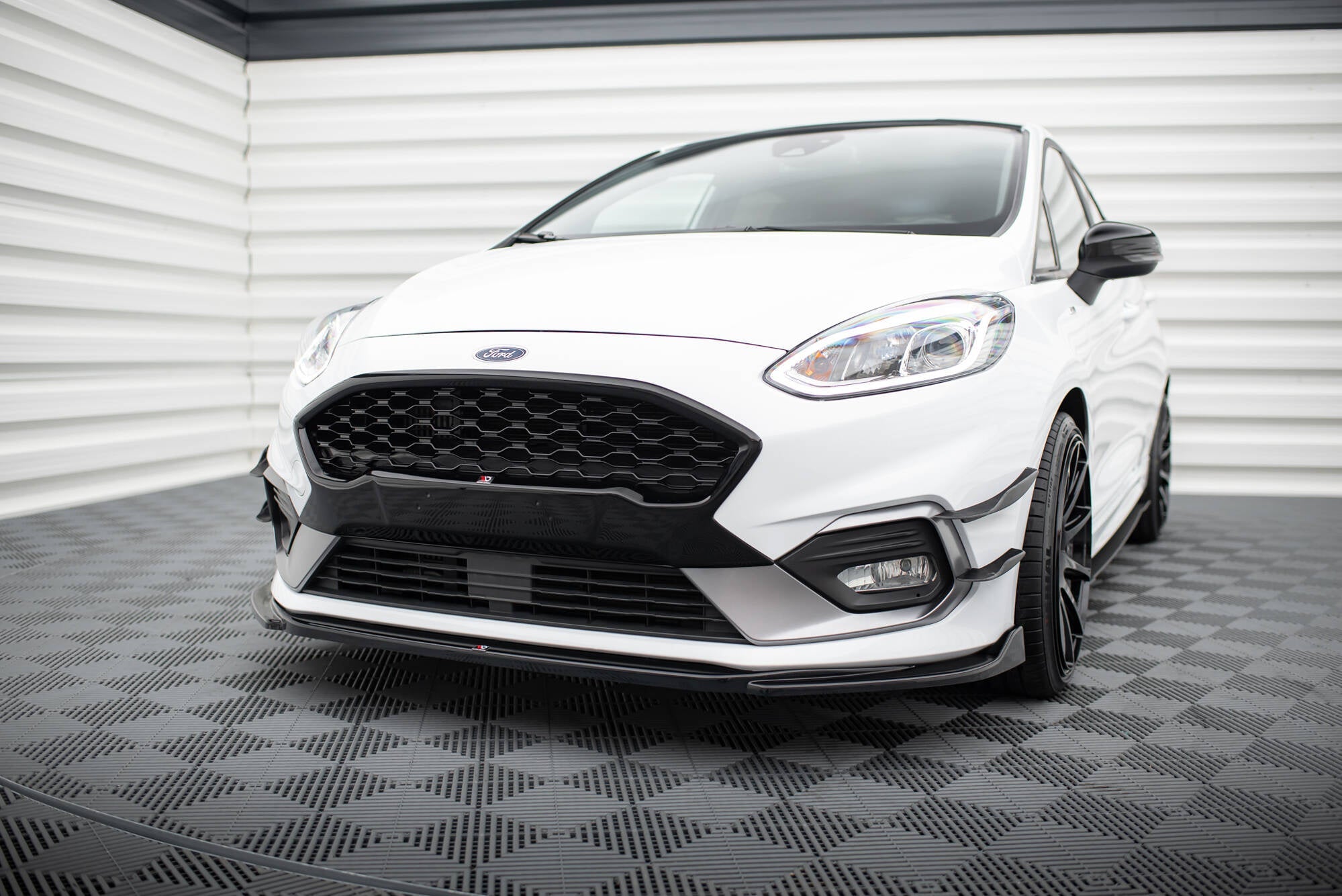 Maxton Design Splitter delantero V.4 para Ford Fiesta Mk8 ST / ST-Line - imagen 1