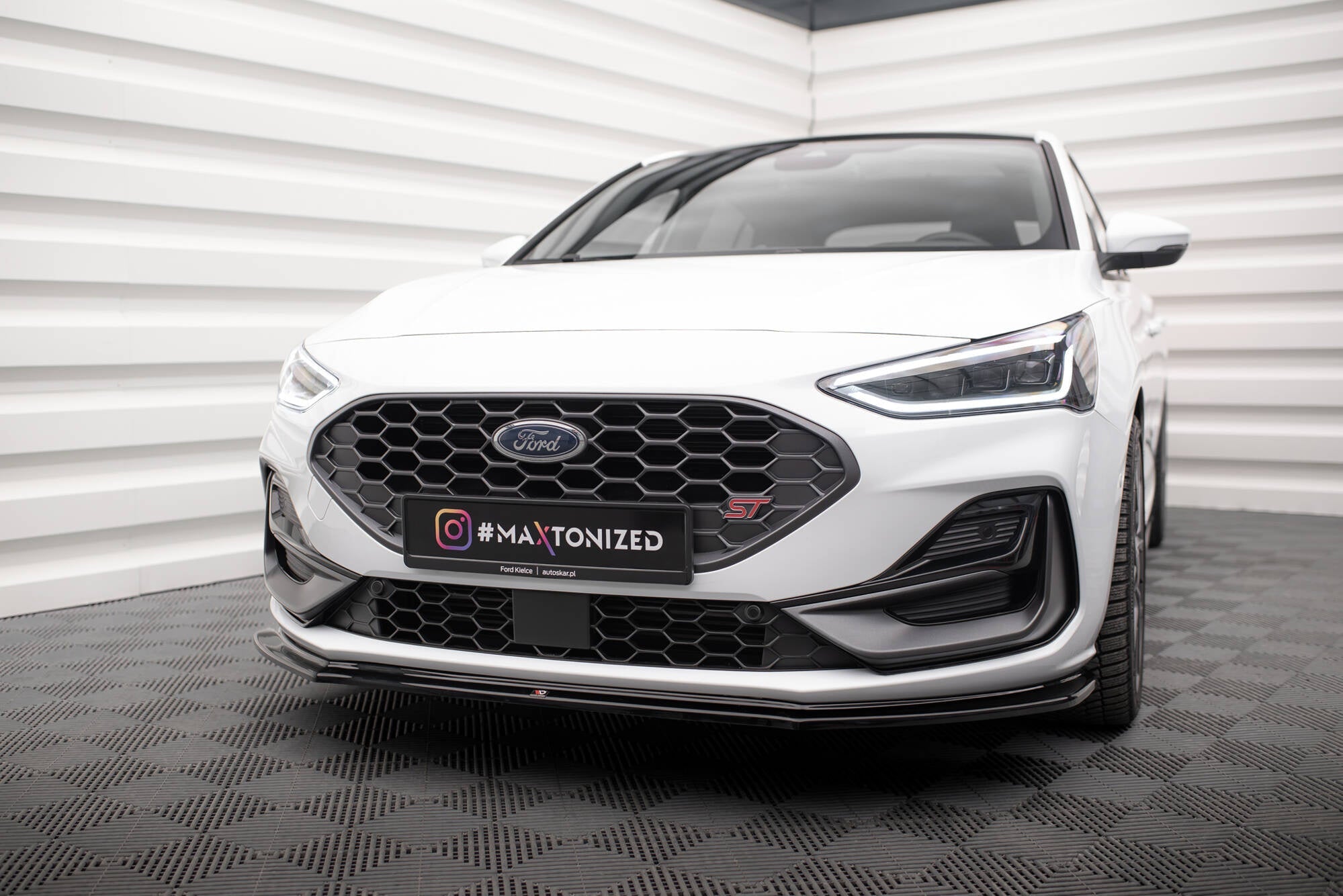 Maxton Design Splitter delantero V.4 para Ford Focus ST / ST-Line Mk4 Facelift - imagen 1