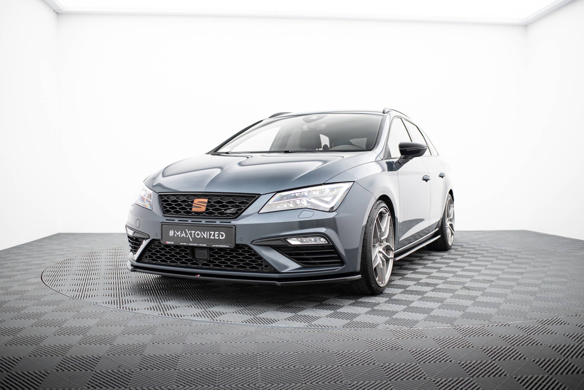 Maxton Design Splitter delantero V.4 para Seat Leon Cupra / FR Mk3 Facelift - imagen 1