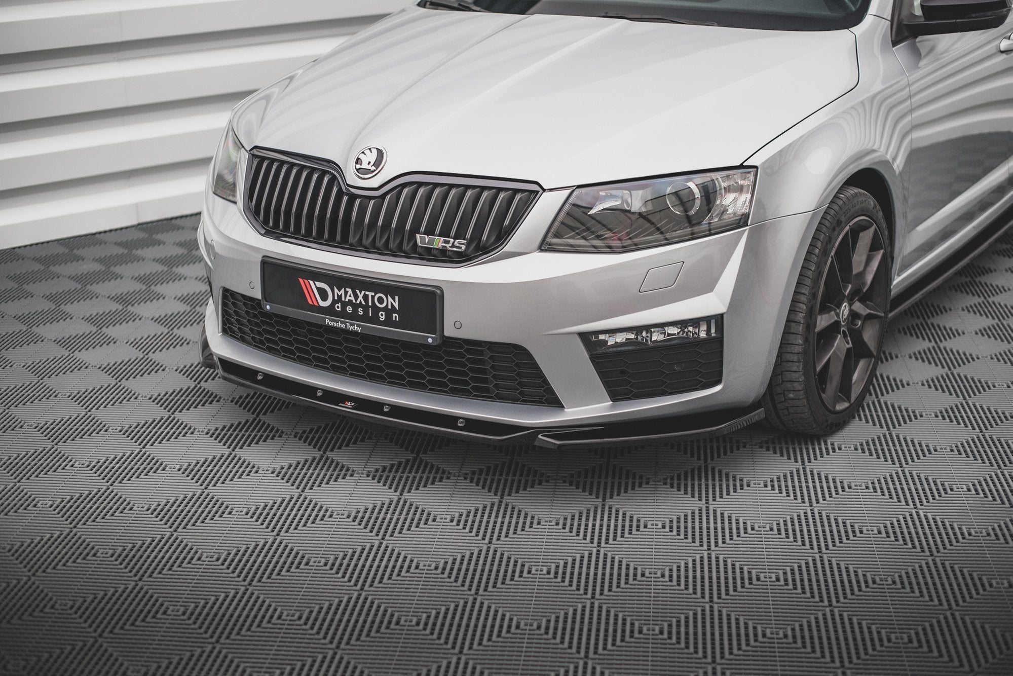 Maxton Design Splitter delantero V.4 para Skoda Octavia RS Mk3 - imagen 3