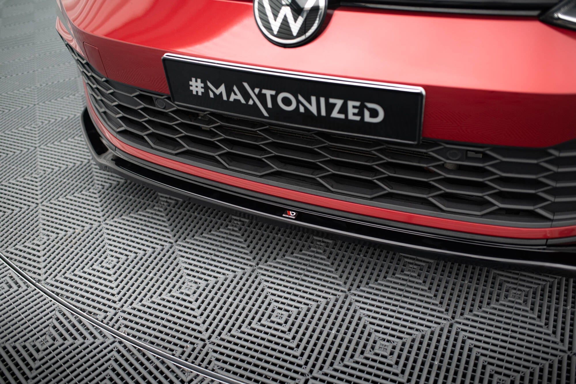 Maxton Design Splitter delantero V.4 para Volkswagen Golf GTI / GTE / GTD / R-Line Mk8 - imagen 3