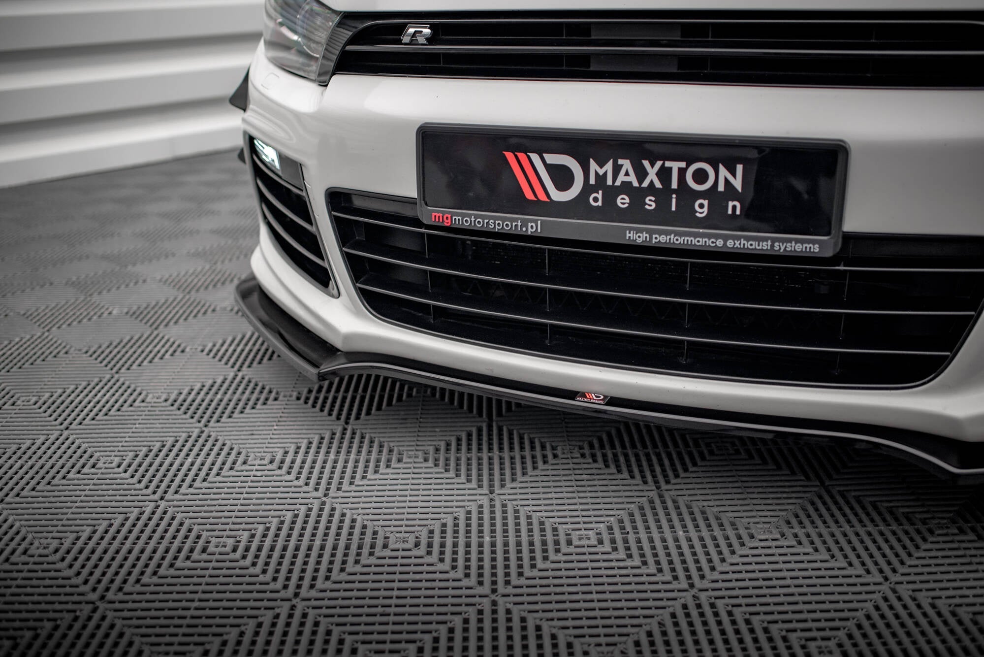 Maxton Design Splitter delantero V.4 para Volkswagen Scirocco R Mk3 - imagen 1
