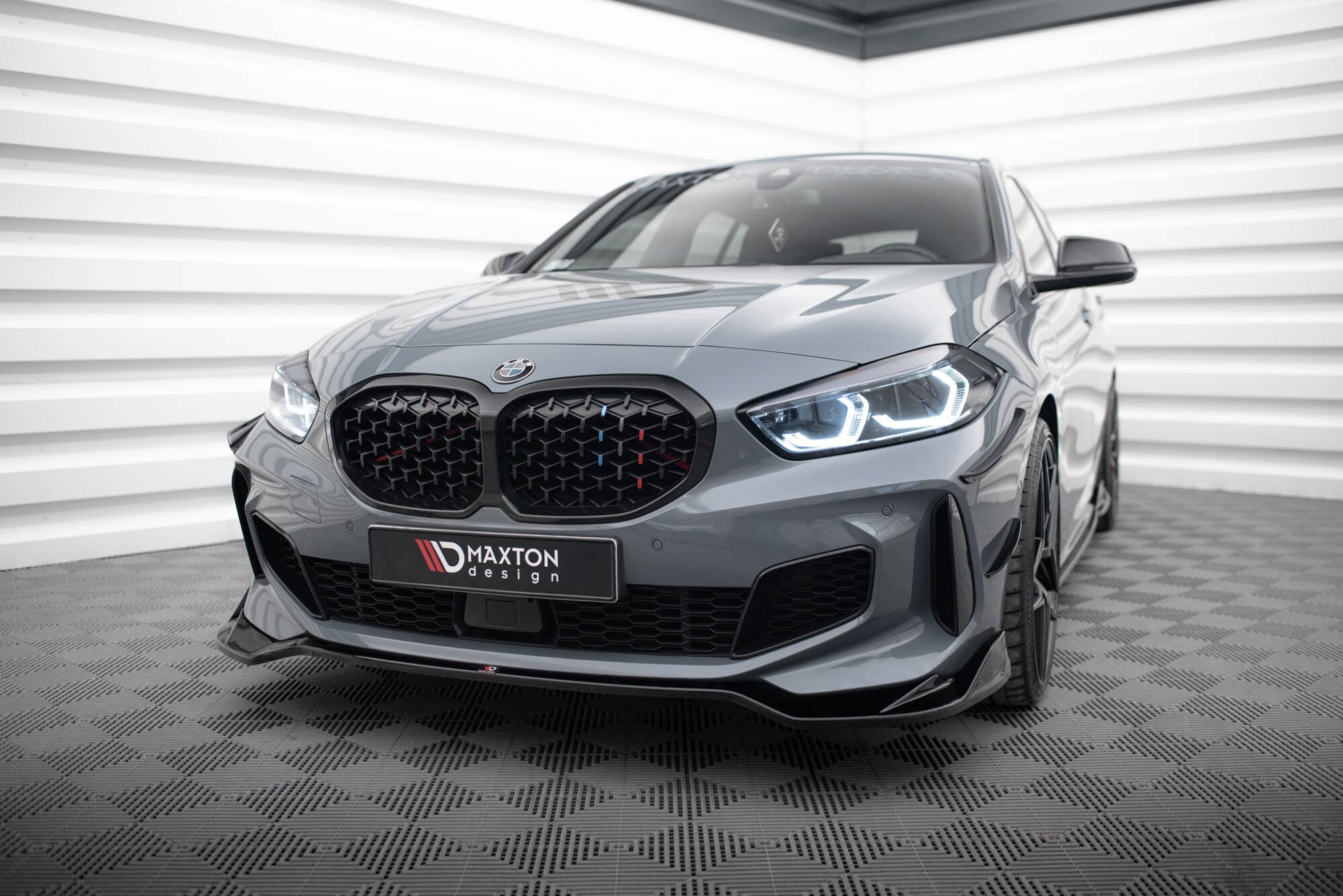 Maxton Design Splitter delantero V.5 para BMW 1 M-Pack / M135i / 128ti F40 - imagen 1
