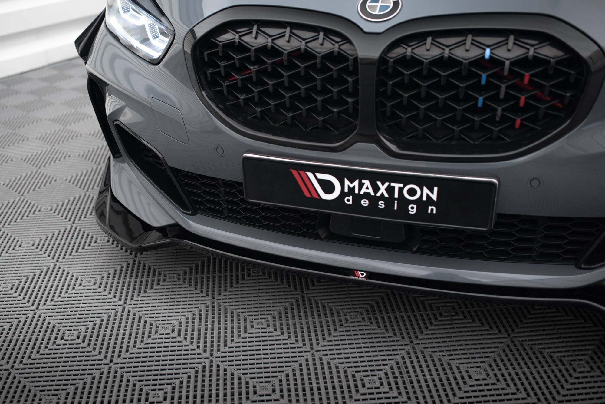 Maxton Design Splitter delantero V.5 para BMW 1 M-Pack / M135i / 128ti F40 - imagen 3