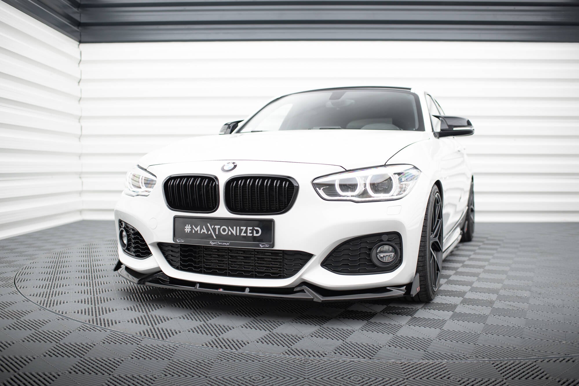 Maxton Design Splitter delantero V.5 + Flaps para BMW 1 M-Pack / M140i F20 Facelift - imagen 1