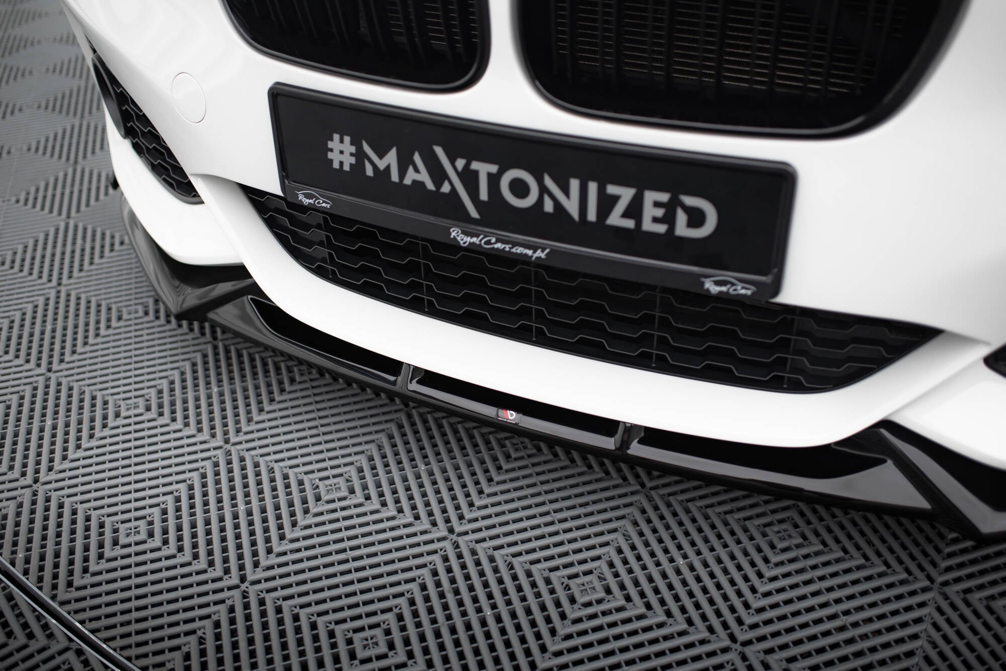 Maxton Design Splitter delantero V.5 + Flaps para BMW 1 M-Pack / M140i F20 Facelift - imagen 3