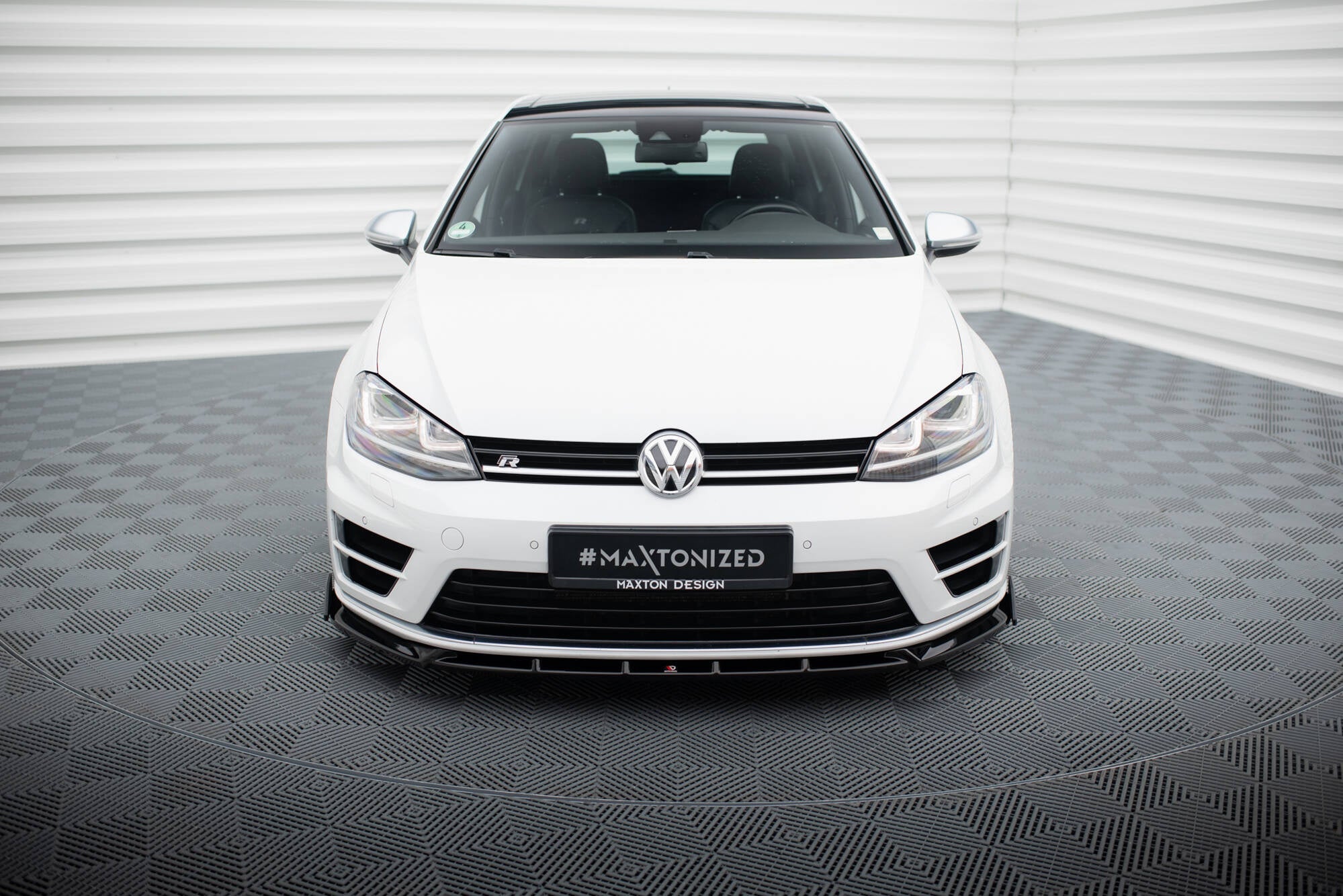 Maxton Design Splitter delantero V.5 + Flaps para Volkswagen Golf R / R-Line Mk7 - imagen 2