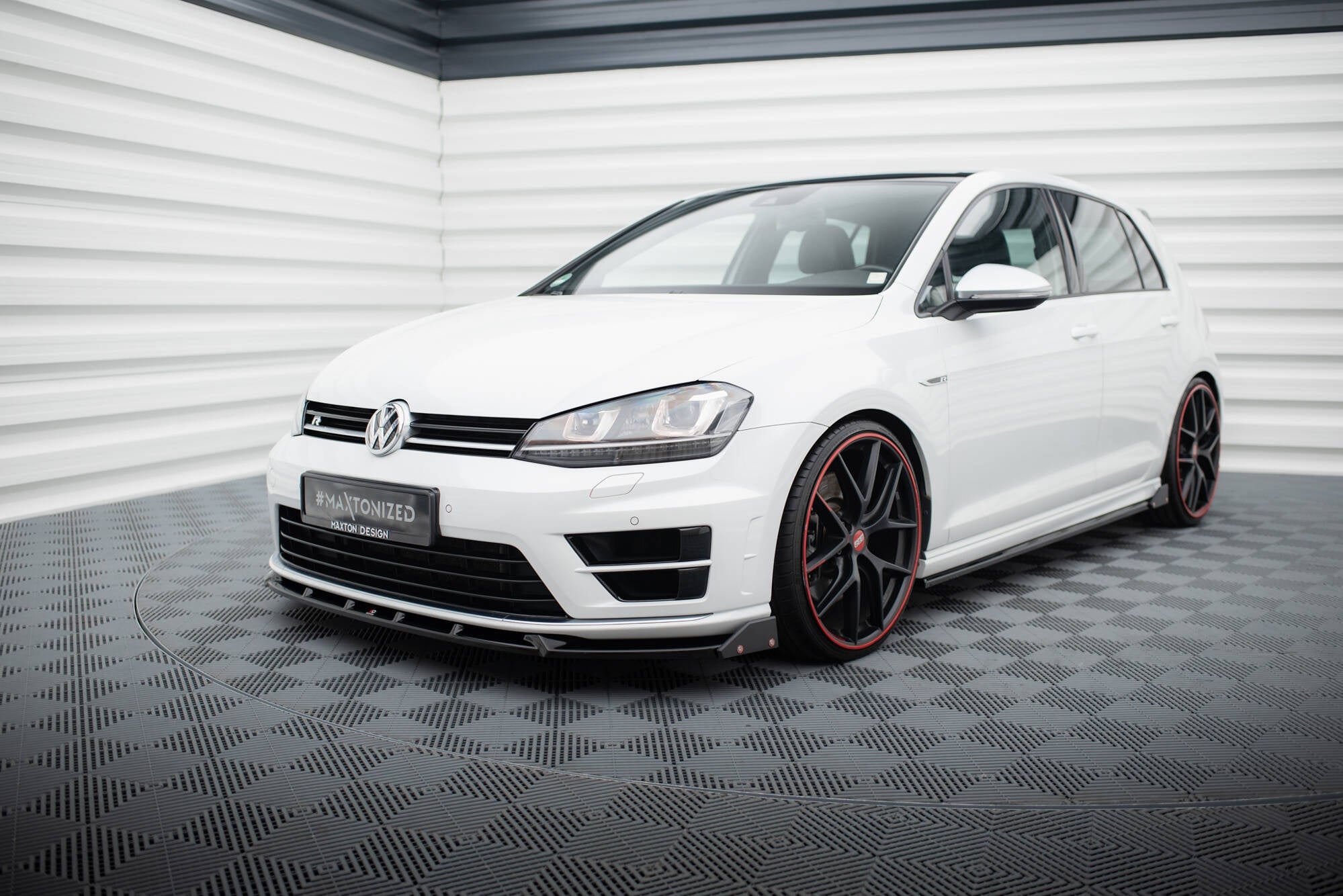 Maxton Design Splitter delantero V.5 + Flaps para Volkswagen Golf R / R-Line Mk7 - imagen 1