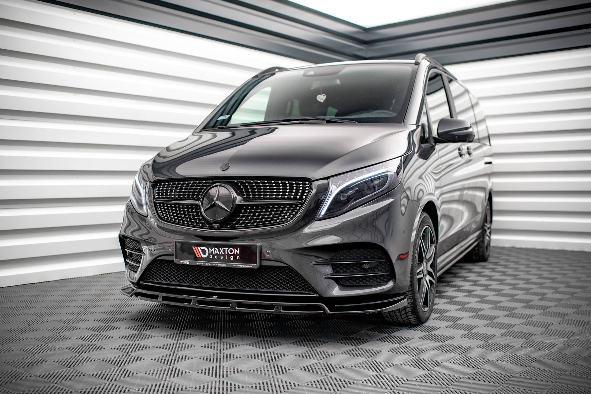 Maxton Design Splitter delantero V.5 para Mercedes-Benz V-Class AMG-Line W447 - imagen 1