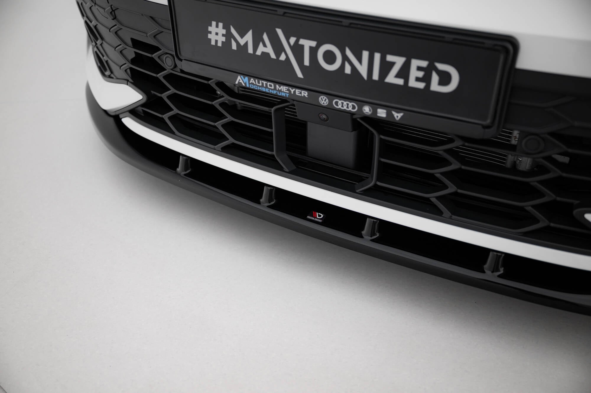 Maxton Design Splitter delantero V.5 para Volkswagen Golf GTI / GTE / R-Line Mk8 Facelift - imagen 3