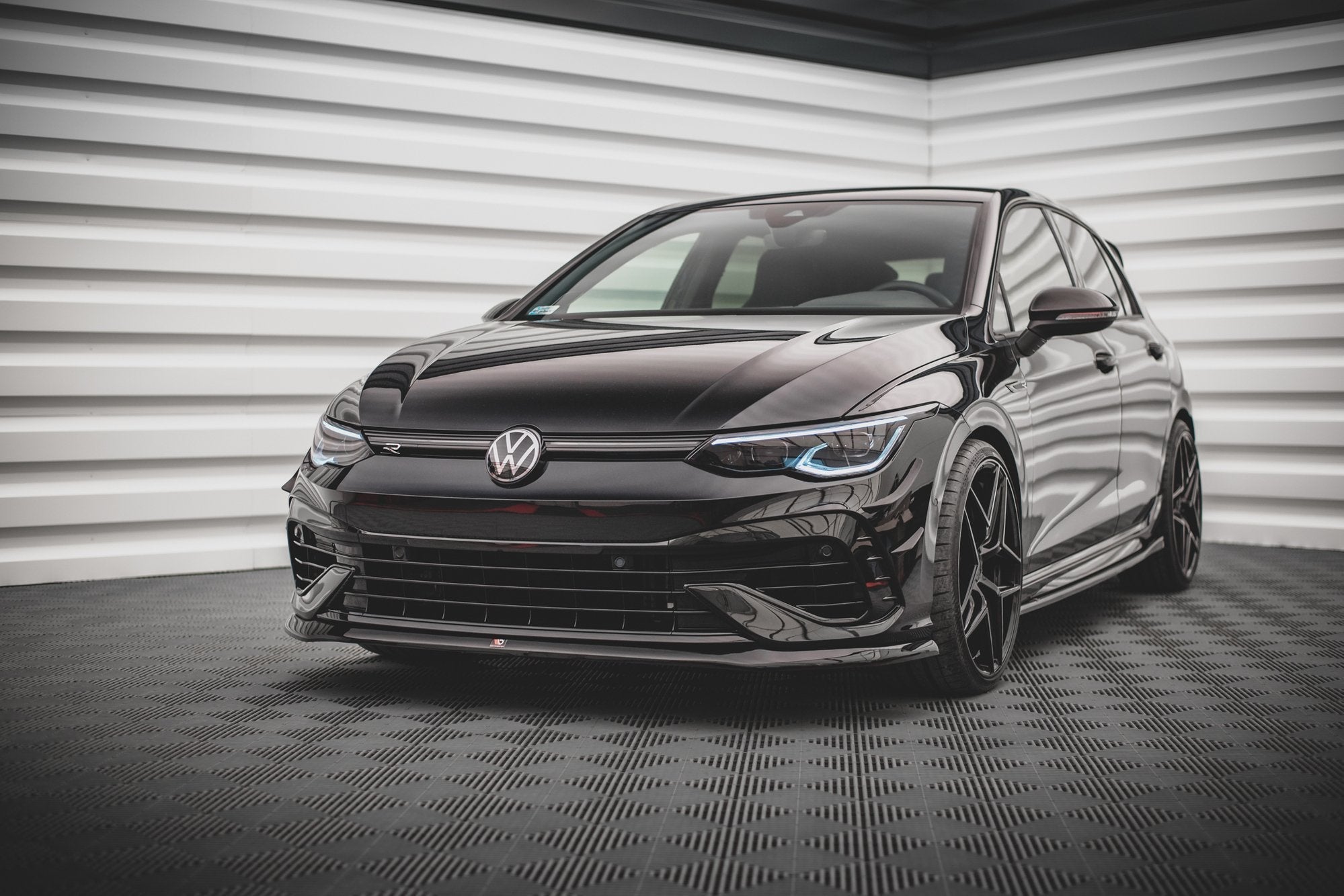 Maxton Design Splitter delantero V.5 para Volkswagen Golf R Hatchback / Variant Mk8 - imagen 1