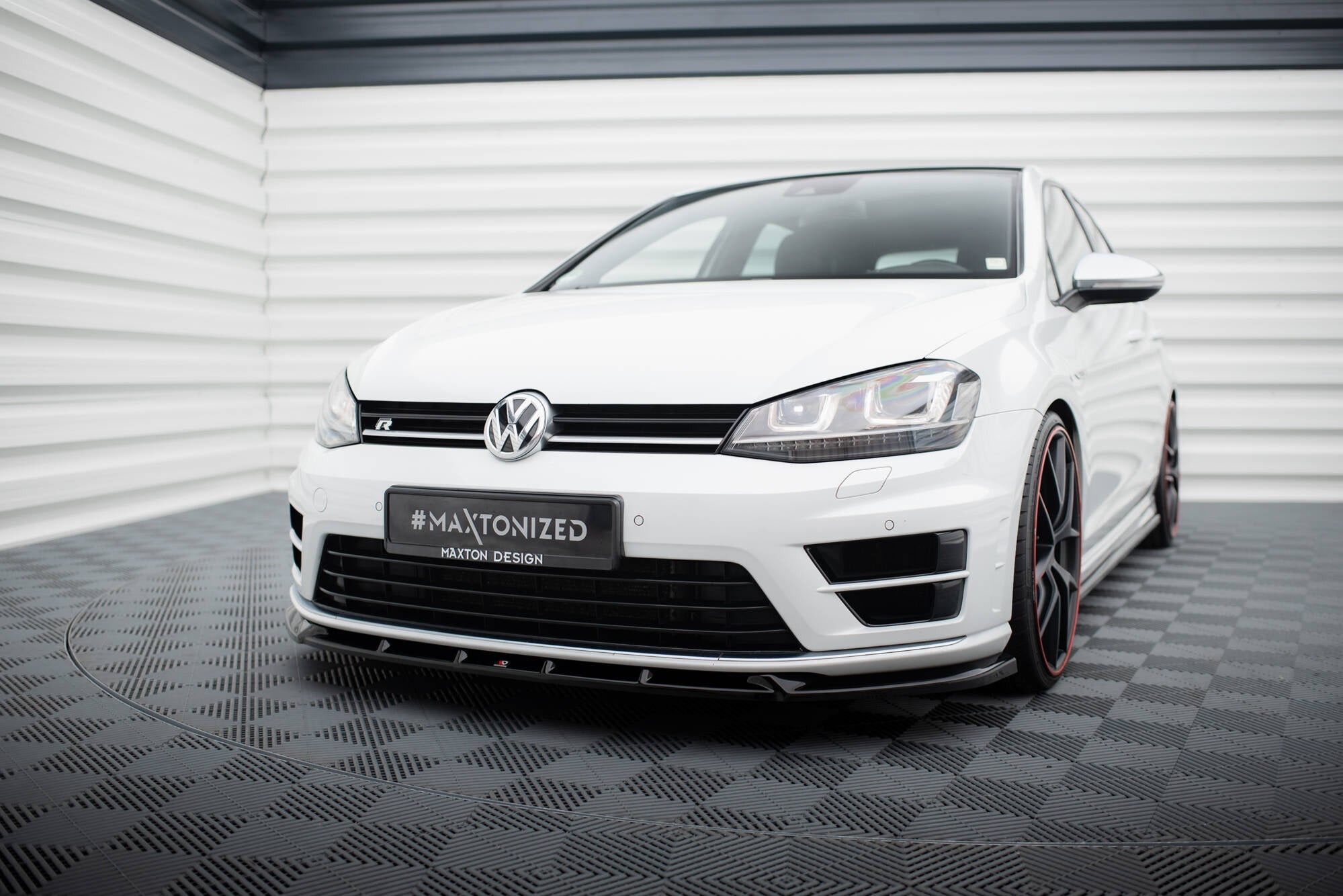 Maxton Design Splitter delantero V.5 para Volkswagen Golf R / R-Line Mk7 - imagen 1
