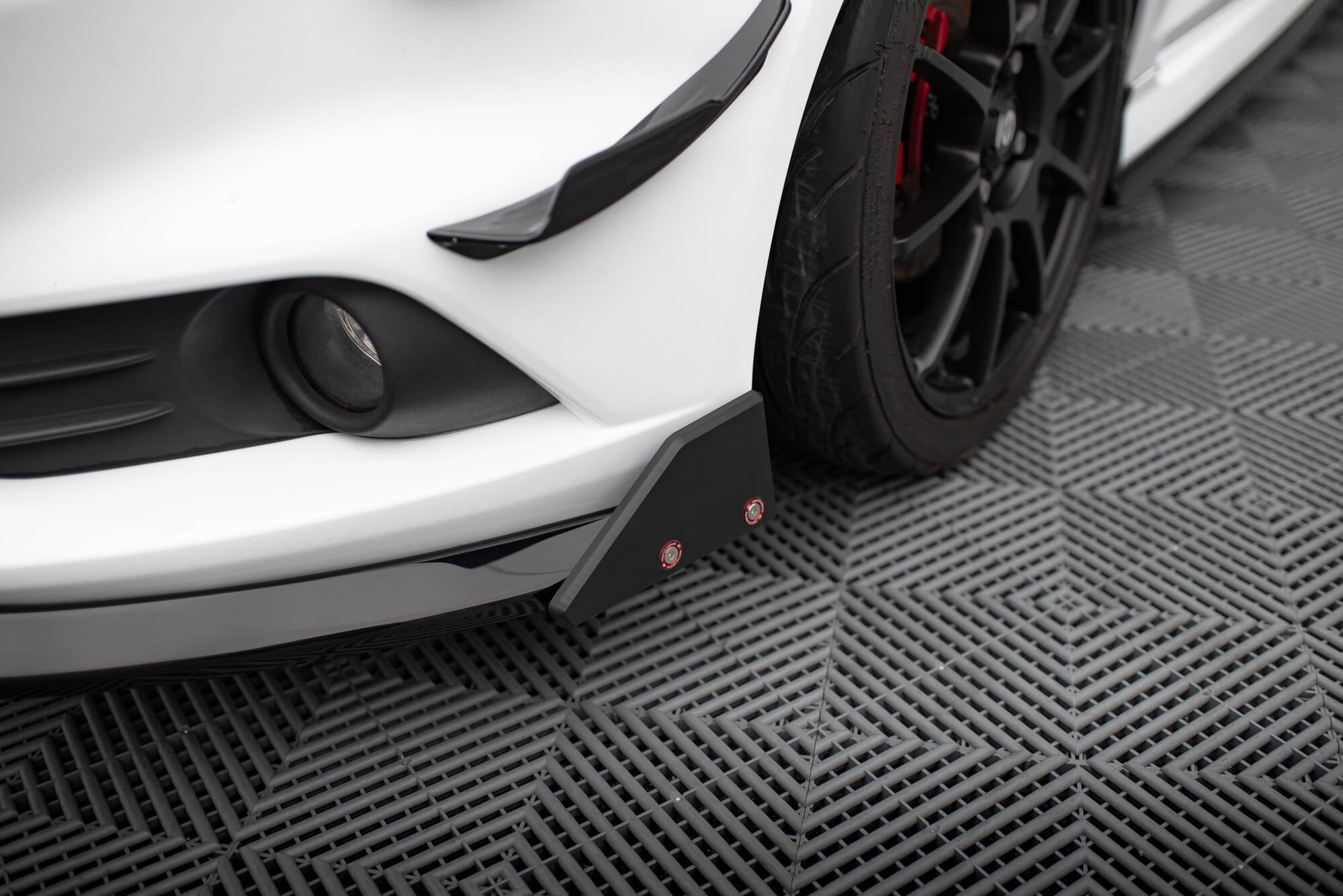 Maxton Design Splitter delantero V.6 + Flaps para Ford Fiesta ST Mk7 Facelift - imagen 4